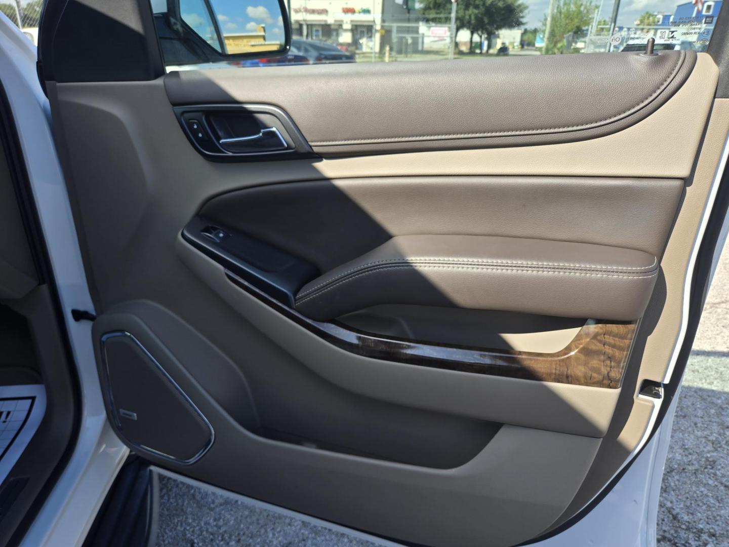 2019 White /Tan Chevrolet Tahoe LT 2WD (1GNSCBKC5KR) with an 5.3L V8 OHV 16V engine, 6A transmission, located at 1842 Wirt Road, Houston, TX, 77055, (713) 973-3903, 29.805330, -95.484787 - Photo#14