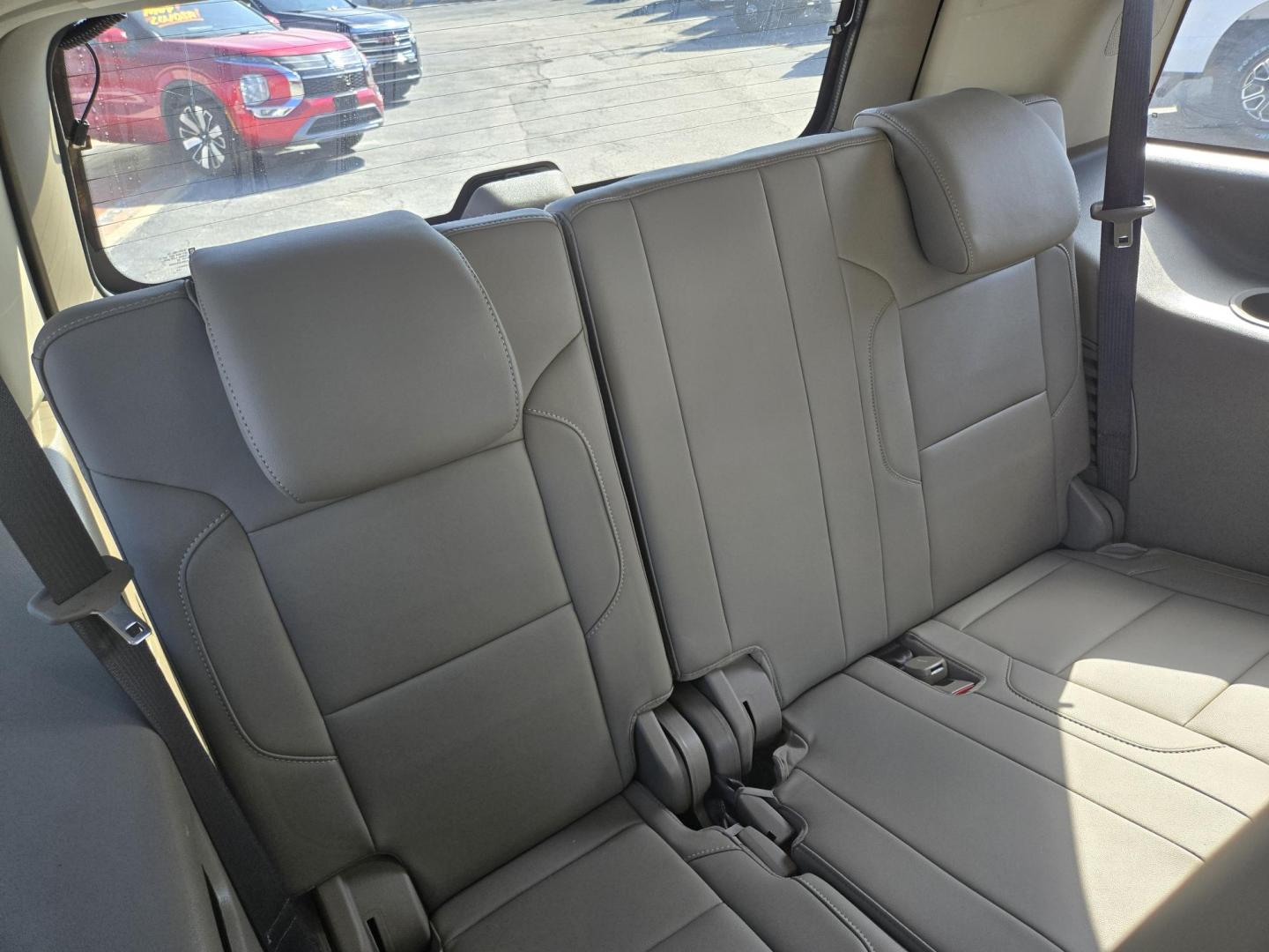 2019 White /Tan Chevrolet Tahoe LT 2WD (1GNSCBKC5KR) with an 5.3L V8 OHV 16V engine, 6A transmission, located at 1842 Wirt Road, Houston, TX, 77055, (713) 973-3903, 29.805330, -95.484787 - Photo#17