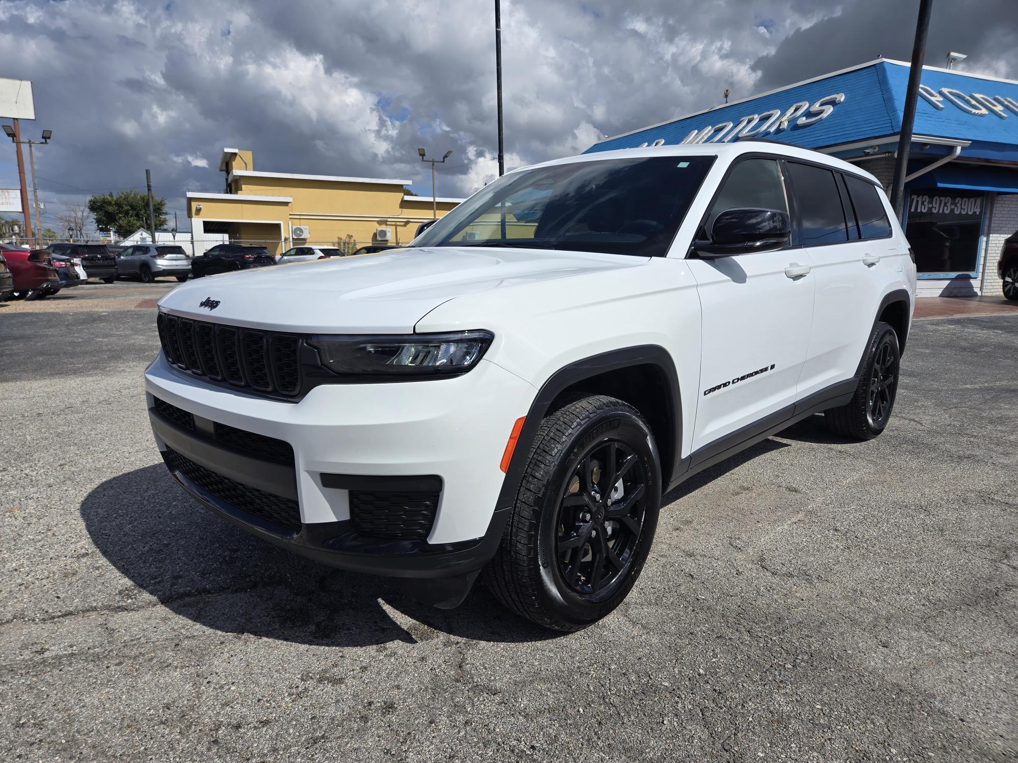 photo of 2024 Jeep Grand Cherokee L Laredo 4WD