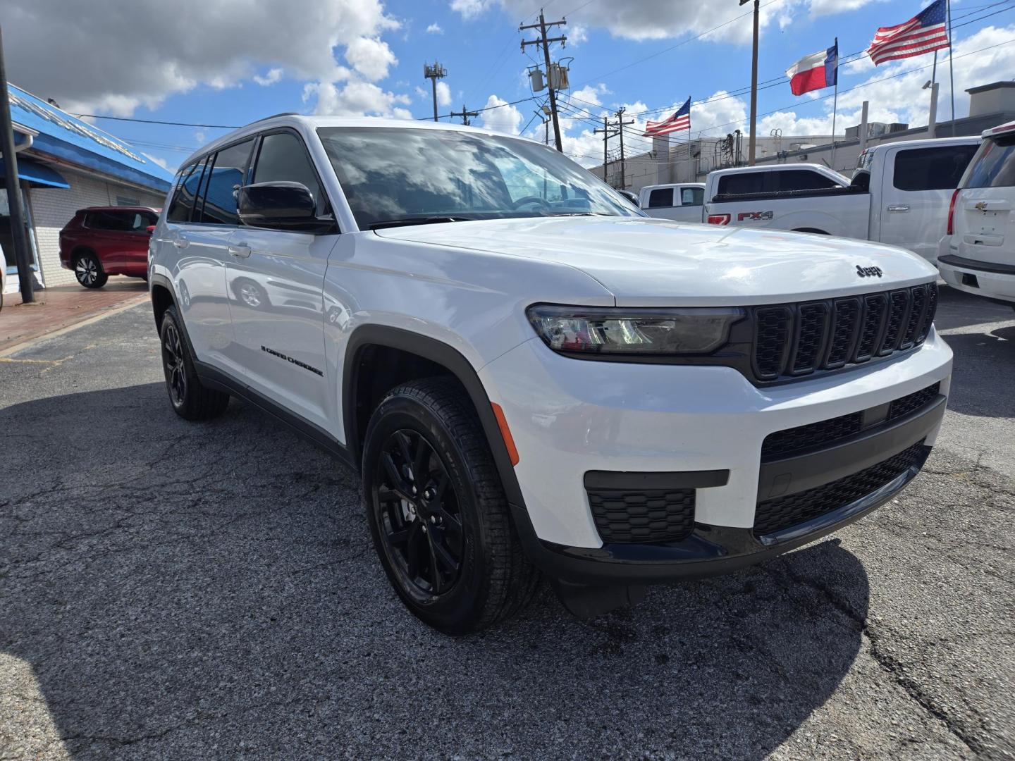 2024 White /Black Jeep Grand Cherokee L Laredo 4WD (1C4RJKAG2R8) with an 3.6L V6 DOHC 24V engine, 8A transmission, located at 1842 Wirt Road, Houston, TX, 77055, (713) 973-3903, 29.805330, -95.484787 - Photo#6