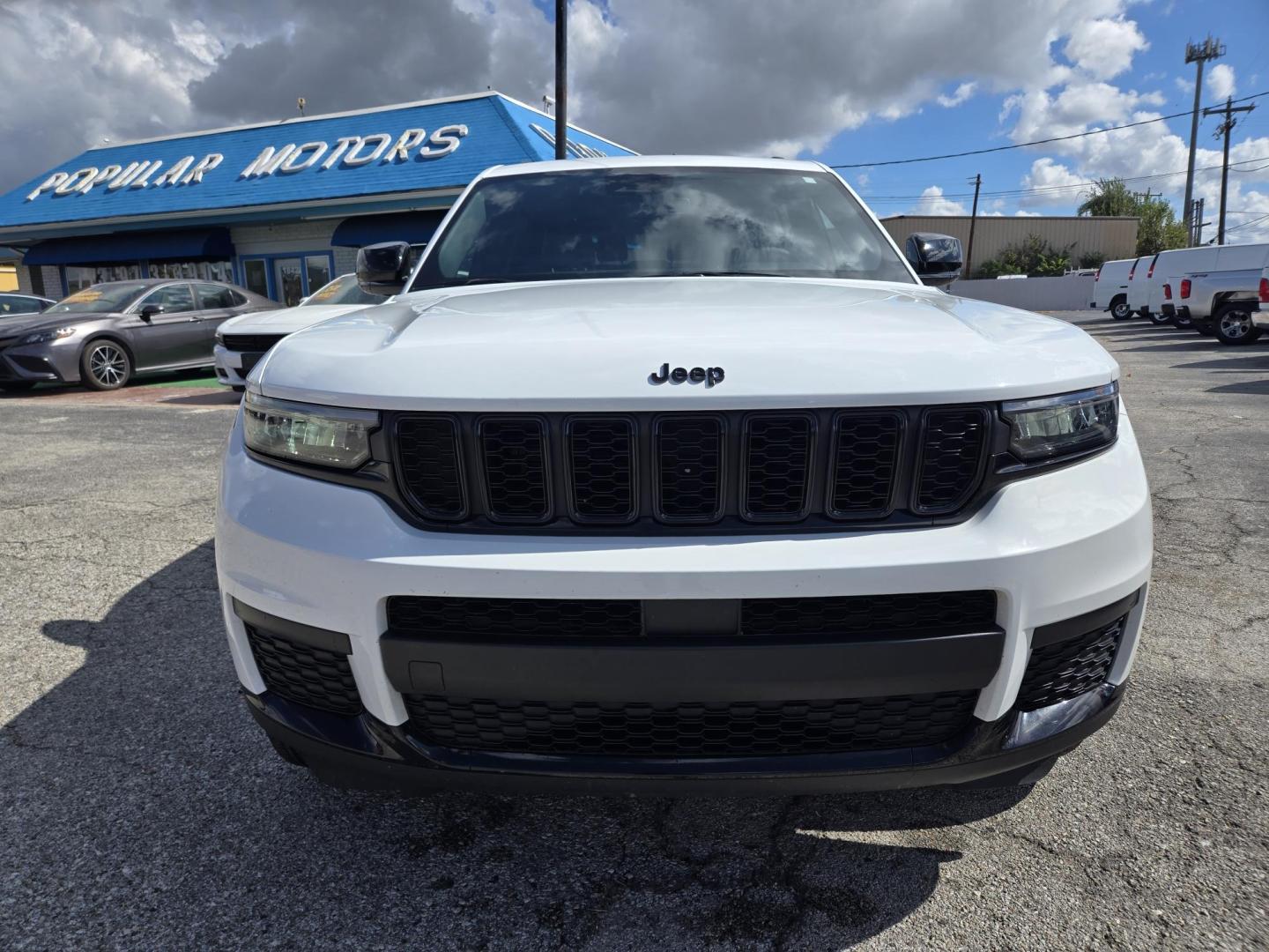 2024 White /Black Jeep Grand Cherokee L Laredo 4WD (1C4RJKAG2R8) with an 3.6L V6 DOHC 24V engine, 8A transmission, located at 1842 Wirt Road, Houston, TX, 77055, (713) 973-3903, 29.805330, -95.484787 - Photo#7