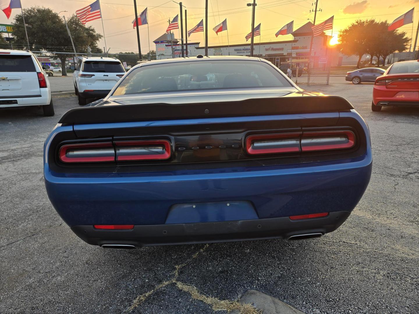 2022 BLUE /Black Dodge Challenger GT (2C3CDZJG6NH) with an 3.6L V6 DOHC 24V engine, 8A transmission, located at 1842 Wirt Road, Houston, TX, 77055, (713) 973-3903, 29.805330, -95.484787 - Photo#3