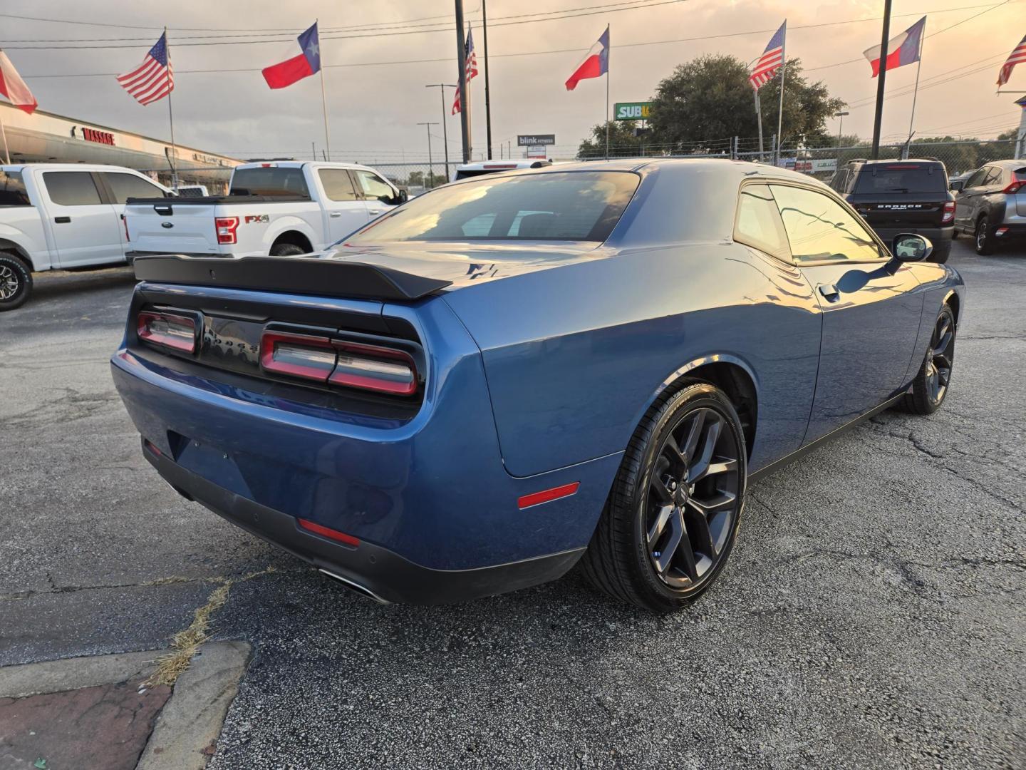 2022 BLUE /Black Dodge Challenger GT (2C3CDZJG6NH) with an 3.6L V6 DOHC 24V engine, 8A transmission, located at 1842 Wirt Road, Houston, TX, 77055, (713) 973-3903, 29.805330, -95.484787 - Photo#4