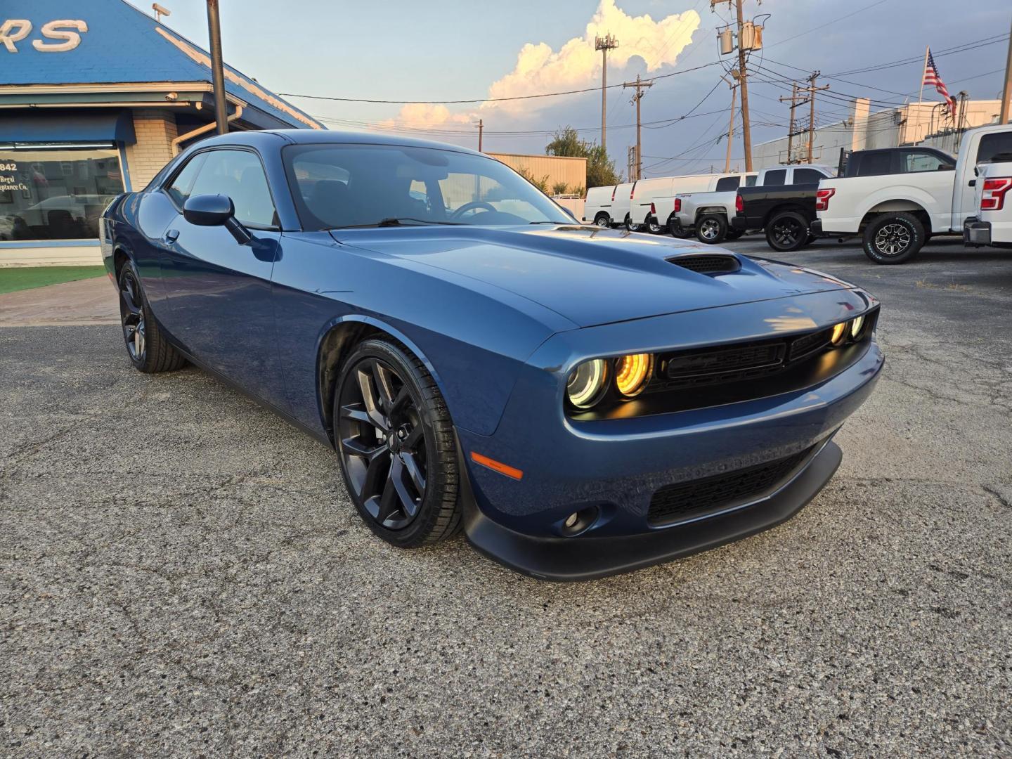 2022 BLUE /Black Dodge Challenger GT (2C3CDZJG6NH) with an 3.6L V6 DOHC 24V engine, 8A transmission, located at 1842 Wirt Road, Houston, TX, 77055, (713) 973-3903, 29.805330, -95.484787 - Photo#6