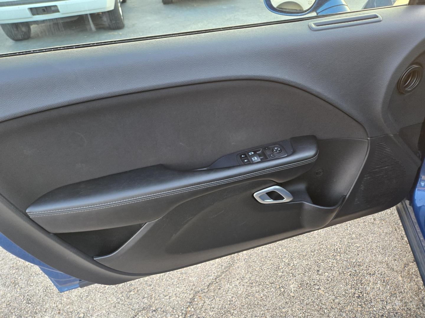 2022 BLUE /Black Dodge Challenger GT (2C3CDZJG6NH) with an 3.6L V6 DOHC 24V engine, 8A transmission, located at 1842 Wirt Road, Houston, TX, 77055, (713) 973-3903, 29.805330, -95.484787 - Photo#9