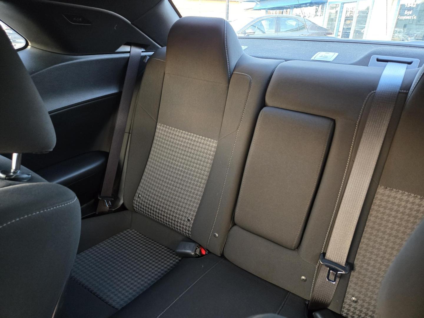 2022 BLUE /Black Dodge Challenger GT (2C3CDZJG6NH) with an 3.6L V6 DOHC 24V engine, 8A transmission, located at 1842 Wirt Road, Houston, TX, 77055, (713) 973-3903, 29.805330, -95.484787 - Photo#10