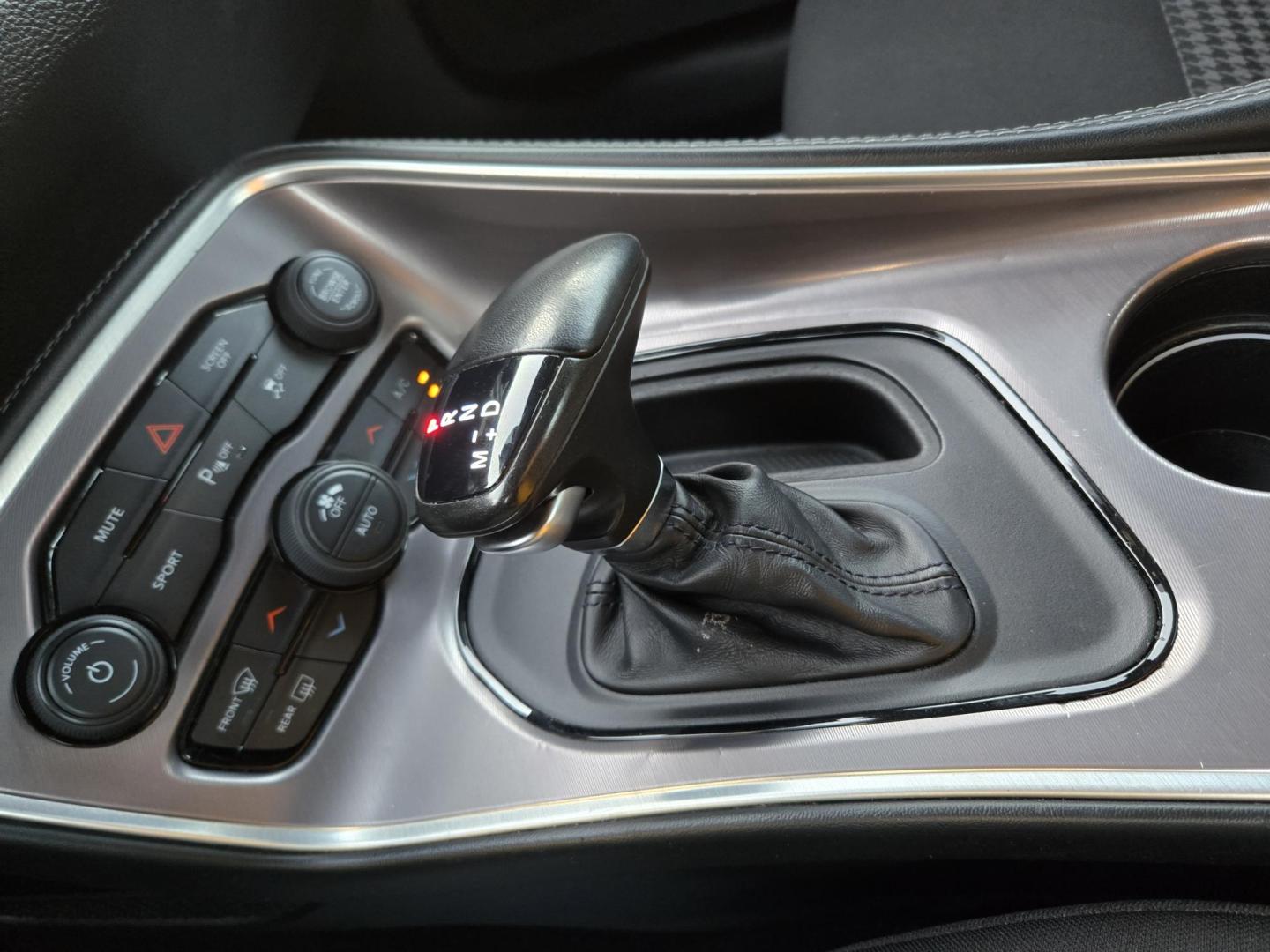 2022 BLUE /Black Dodge Challenger GT (2C3CDZJG6NH) with an 3.6L V6 DOHC 24V engine, 8A transmission, located at 1842 Wirt Road, Houston, TX, 77055, (713) 973-3903, 29.805330, -95.484787 - Photo#18