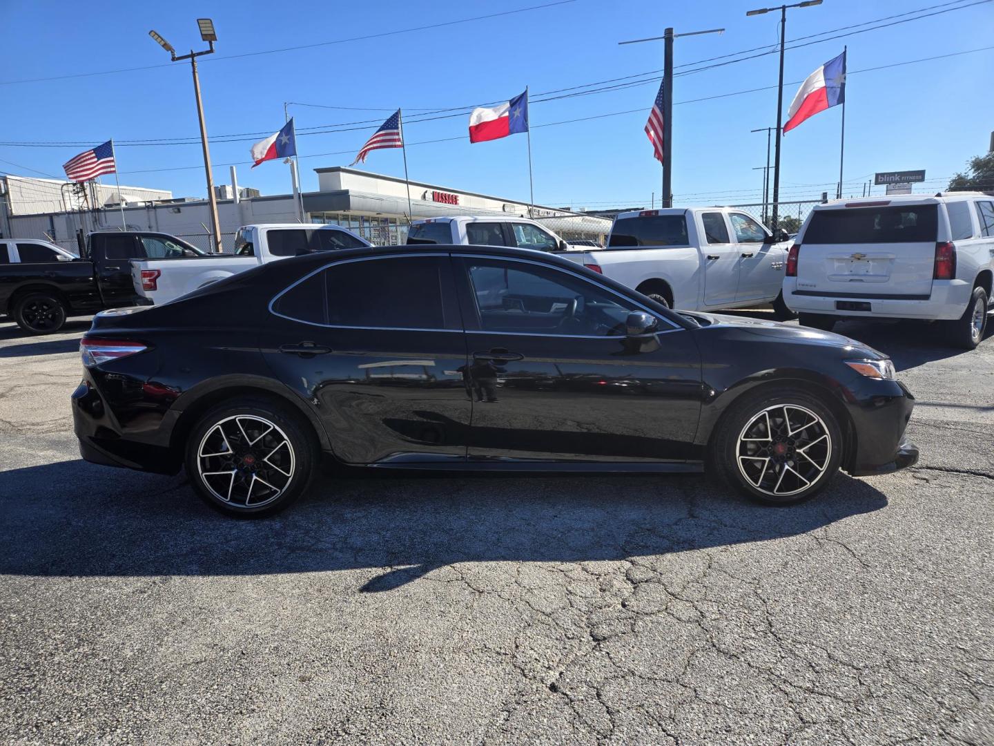 2020 Black /Black Toyota Camry LE (4T1C11AK2LU) with an 2.5L L4 DOHC 16V engine, 8A transmission, located at 1842 Wirt Road, Houston, TX, 77055, (713) 973-3903, 29.805330, -95.484787 - Photo#5