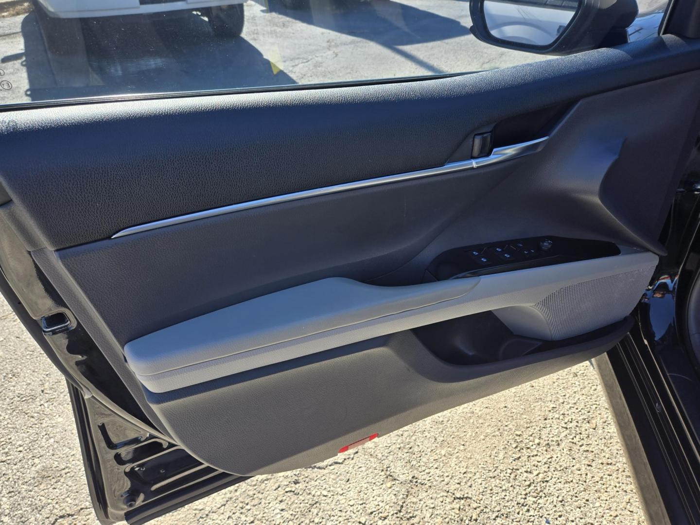 2020 Black /Black Toyota Camry LE (4T1C11AK2LU) with an 2.5L L4 DOHC 16V engine, 8A transmission, located at 1842 Wirt Road, Houston, TX, 77055, (713) 973-3903, 29.805330, -95.484787 - Photo#9