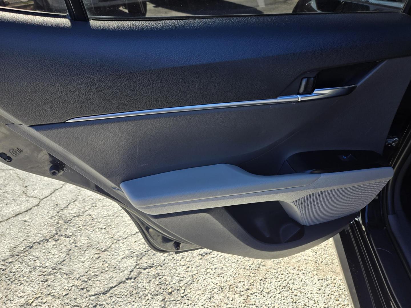 2020 Black /Black Toyota Camry LE (4T1C11AK2LU) with an 2.5L L4 DOHC 16V engine, 8A transmission, located at 1842 Wirt Road, Houston, TX, 77055, (713) 973-3903, 29.805330, -95.484787 - Photo#11