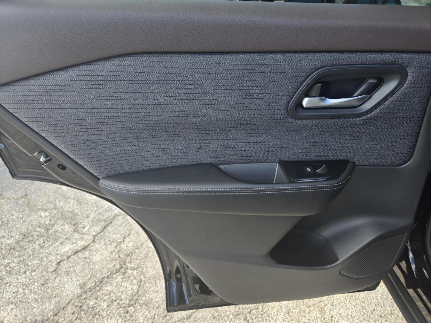 2023 Black /Black Nissan Rogue SV AWD (5N1BT3BBXPC) with an 2.5L L4 DOHC 16V engine, CVT transmission, located at 1842 Wirt Road, Houston, TX, 77055, (713) 973-3903, 29.805330, -95.484787 - Photo#11