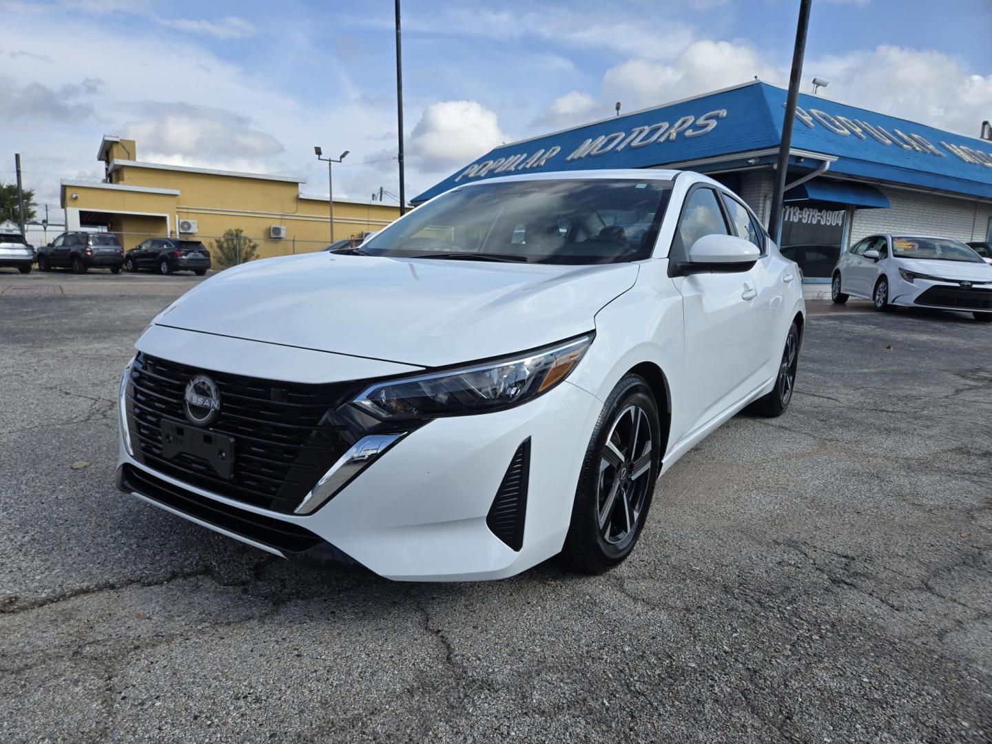 2025 White /Black Nissan Sentra SV (3N1AB8CV0SY) with an 1.8L L4 SFI DOHC 16V engine, CVT transmission, located at 1842 Wirt Road, Houston, TX, 77055, (713) 973-3903, 29.805330, -95.484787 - Photo#0