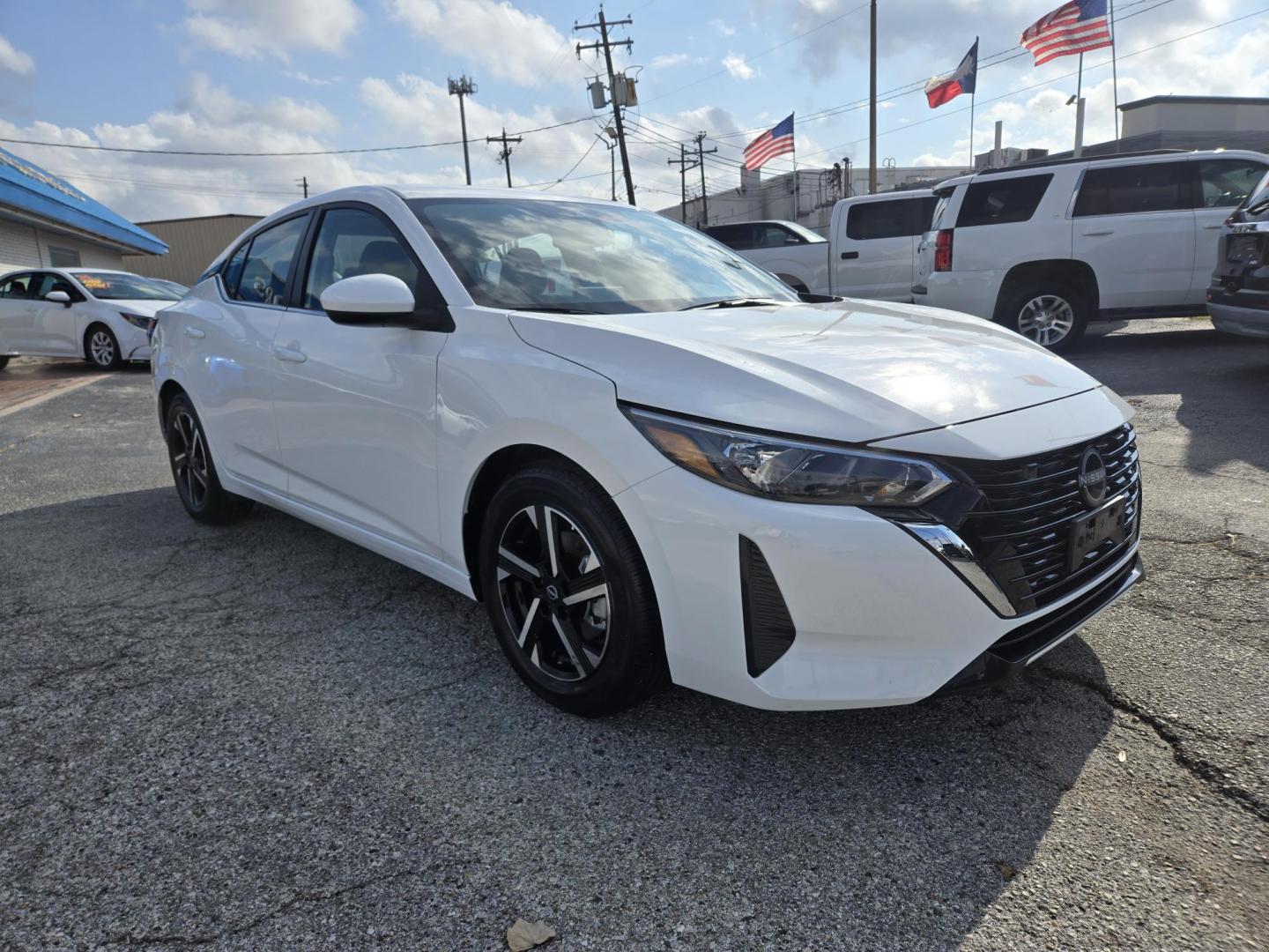 2025 White /Black Nissan Sentra SV (3N1AB8CV0SY) with an 1.8L L4 SFI DOHC 16V engine, CVT transmission, located at 1842 Wirt Road, Houston, TX, 77055, (713) 973-3903, 29.805330, -95.484787 - Photo#6