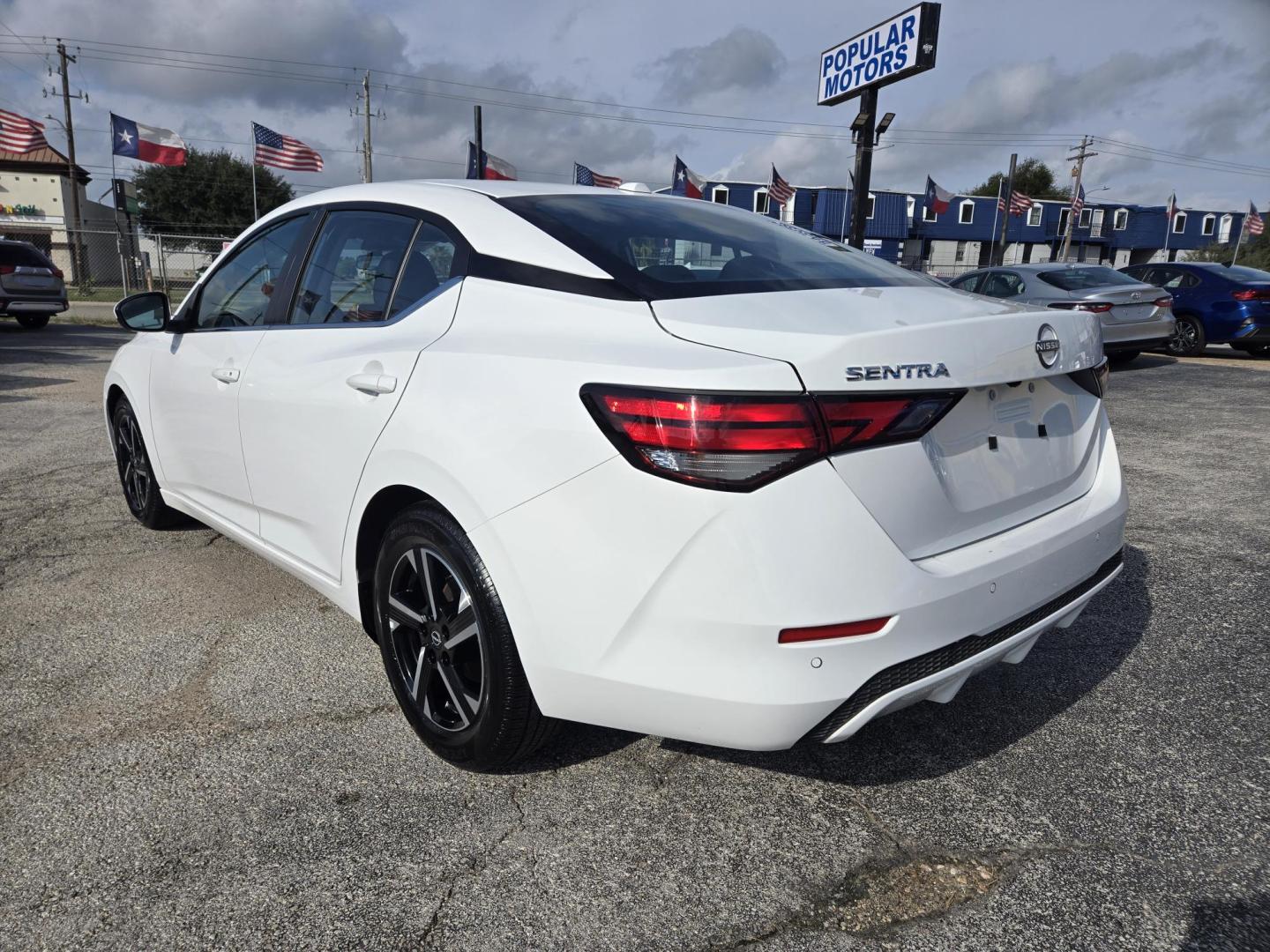 2025 White /Black Nissan Sentra SV (3N1AB8CV0SY) with an 1.8L L4 SFI DOHC 16V engine, CVT transmission, located at 1842 Wirt Road, Houston, TX, 77055, (713) 973-3903, 29.805330, -95.484787 - Photo#2
