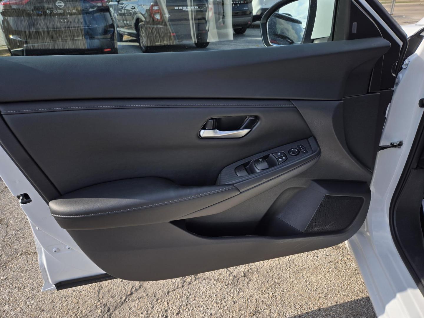 2025 White /Black Nissan Sentra SV (3N1AB8CV0SY) with an 1.8L L4 SFI DOHC 16V engine, CVT transmission, located at 1842 Wirt Road, Houston, TX, 77055, (713) 973-3903, 29.805330, -95.484787 - Photo#9