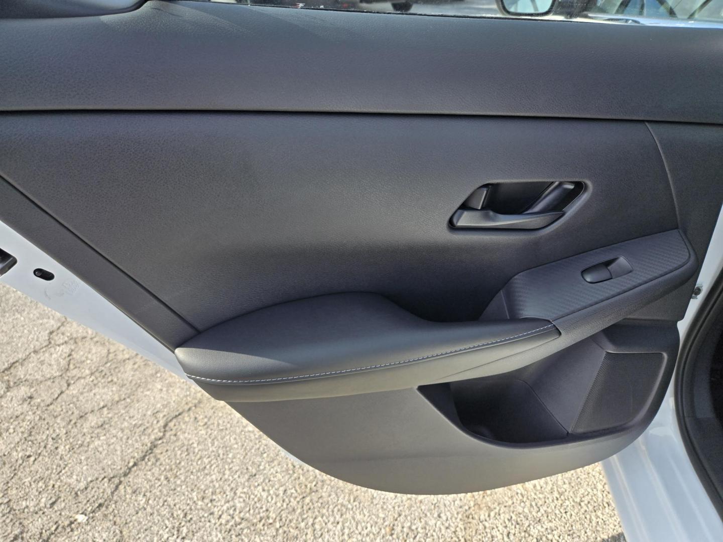 2025 White /Black Nissan Sentra SV (3N1AB8CV0SY) with an 1.8L L4 SFI DOHC 16V engine, CVT transmission, located at 1842 Wirt Road, Houston, TX, 77055, (713) 973-3903, 29.805330, -95.484787 - Photo#11