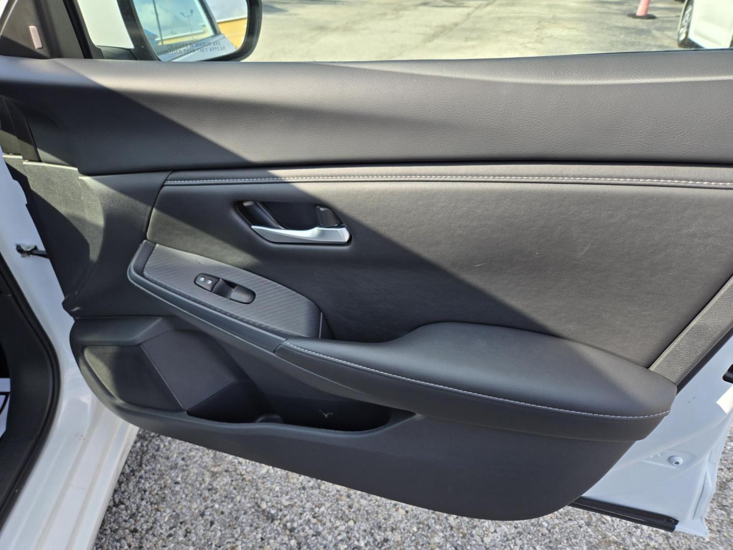 2025 White /Black Nissan Sentra SV (3N1AB8CV0SY) with an 1.8L L4 SFI DOHC 16V engine, CVT transmission, located at 1842 Wirt Road, Houston, TX, 77055, (713) 973-3903, 29.805330, -95.484787 - Photo#13