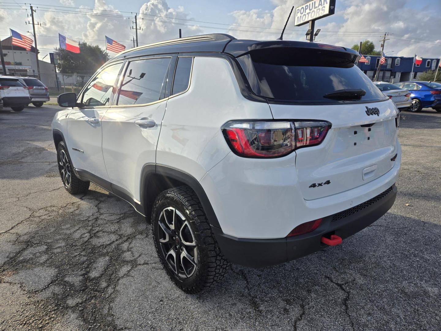 2026 White /Black Jeep Compass Trailhawk (3C4NJDDN7TT) with an 2.0L L4 DOHC 16V TURBO engine, 9A transmission, located at 1842 Wirt Road, Houston, TX, 77055, (713) 973-3903, 29.805330, -95.484787 - Photo#2