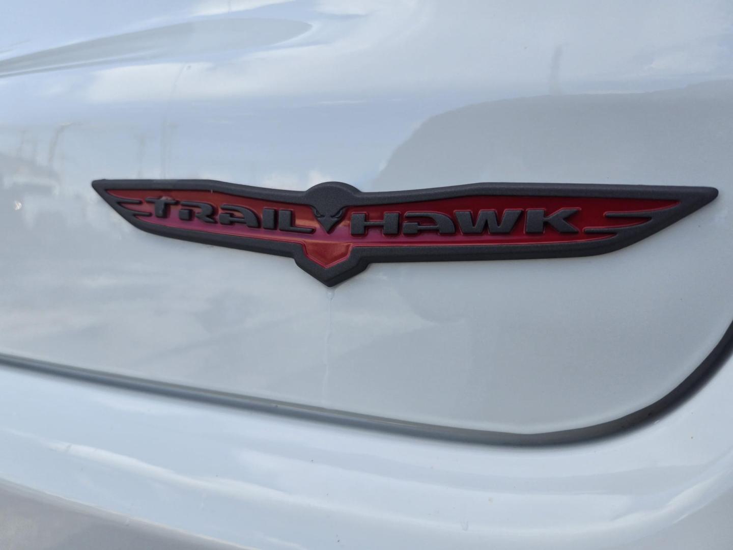 2026 White /Black Jeep Compass Trailhawk (3C4NJDDN7TT) with an 2.0L L4 DOHC 16V TURBO engine, 9A transmission, located at 1842 Wirt Road, Houston, TX, 77055, (713) 973-3903, 29.805330, -95.484787 - Photo#4