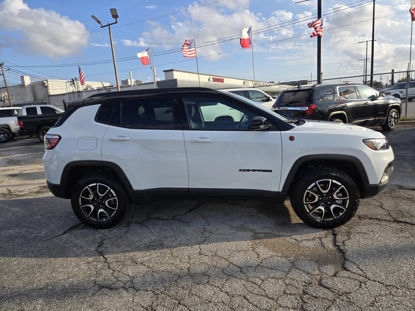 2026 White /Black Jeep Compass Trailhawk (3C4NJDDN7TT) with an 2.0L L4 DOHC 16V TURBO engine, 9A transmission, located at 1842 Wirt Road, Houston, TX, 77055, (713) 973-3903, 29.805330, -95.484787 - Photo#6