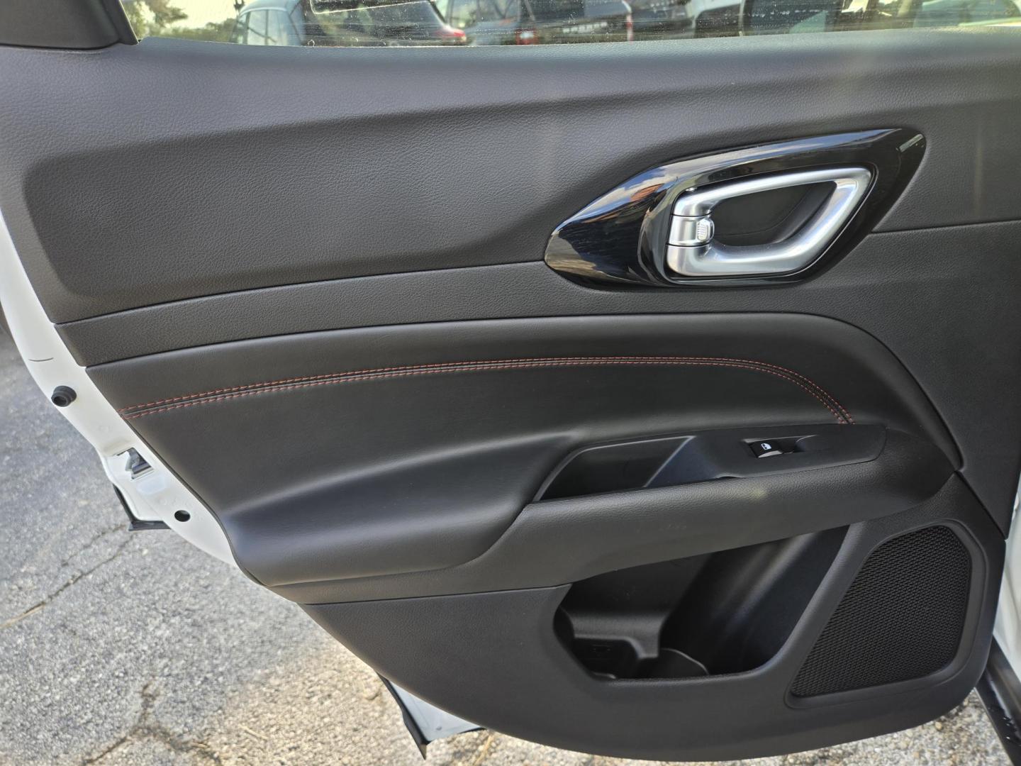 2026 White /Black Jeep Compass Trailhawk (3C4NJDDN7TT) with an 2.0L L4 DOHC 16V TURBO engine, 9A transmission, located at 1842 Wirt Road, Houston, TX, 77055, (713) 973-3903, 29.805330, -95.484787 - Photo#12