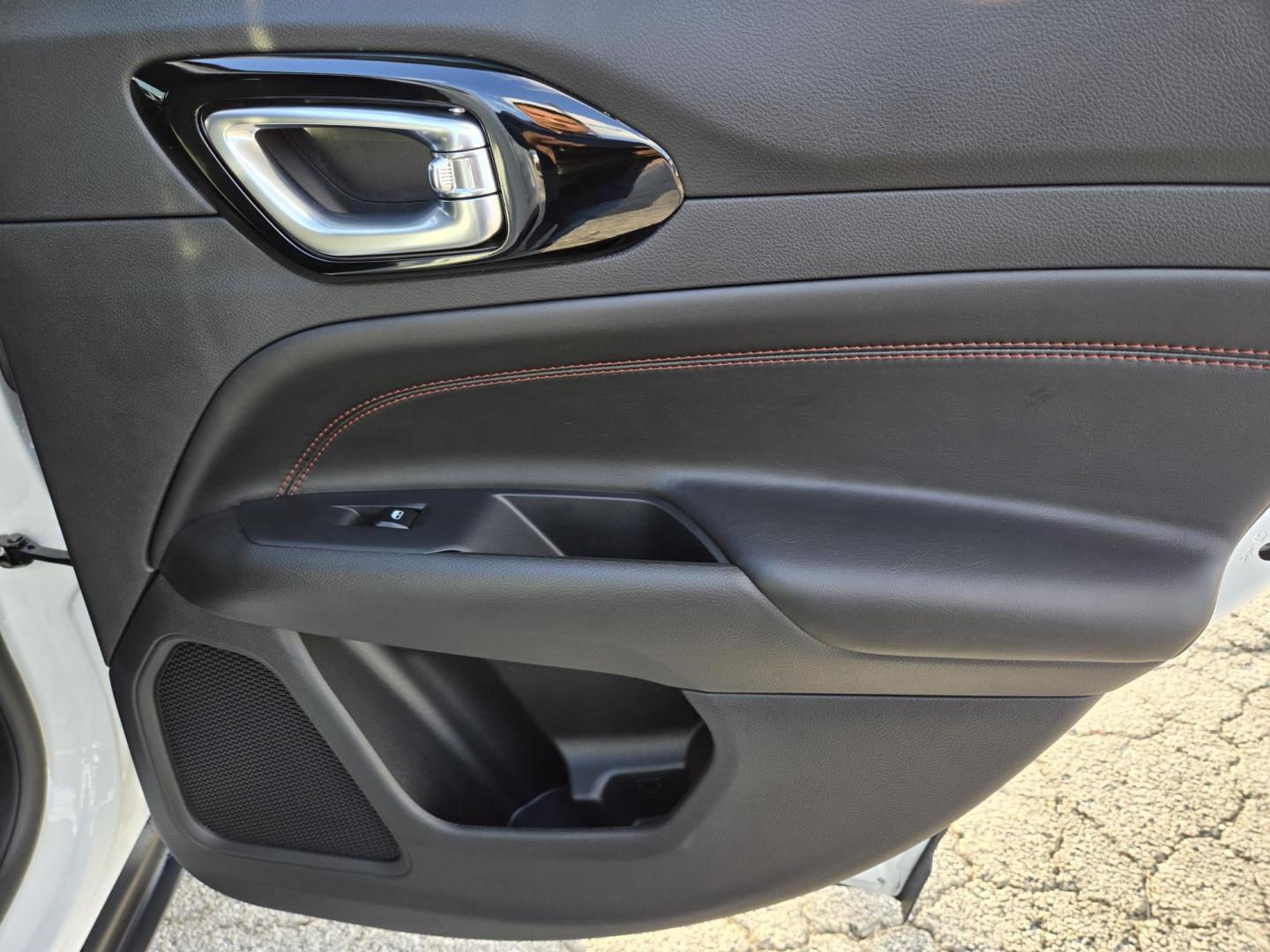 2026 White /Black Jeep Compass Trailhawk (3C4NJDDN7TT) with an 2.0L L4 DOHC 16V TURBO engine, 9A transmission, located at 1842 Wirt Road, Houston, TX, 77055, (713) 973-3903, 29.805330, -95.484787 - Photo#16