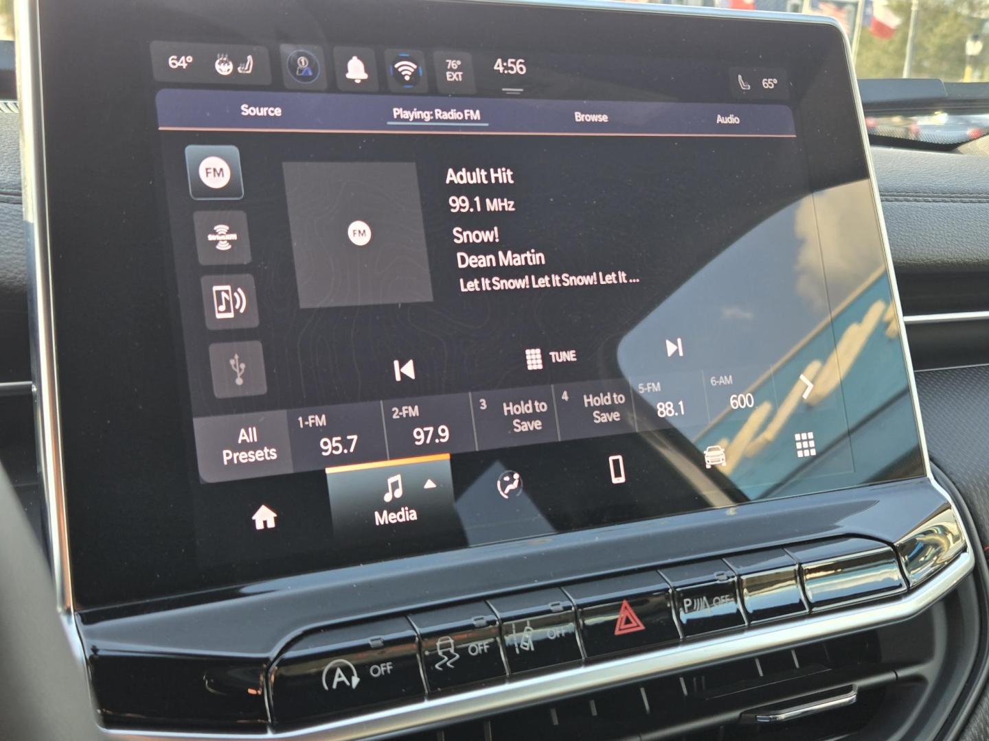 2026 White /Black Jeep Compass Trailhawk (3C4NJDDN7TT) with an 2.0L L4 DOHC 16V TURBO engine, 9A transmission, located at 1842 Wirt Road, Houston, TX, 77055, (713) 973-3903, 29.805330, -95.484787 - Photo#21