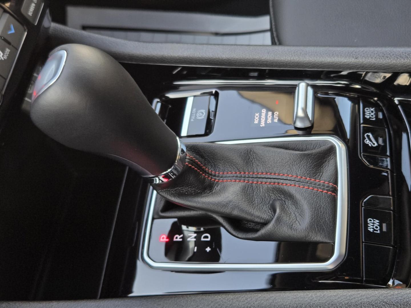 2026 White /Black Jeep Compass Trailhawk (3C4NJDDN7TT) with an 2.0L L4 DOHC 16V TURBO engine, 9A transmission, located at 1842 Wirt Road, Houston, TX, 77055, (713) 973-3903, 29.805330, -95.484787 - Photo#22