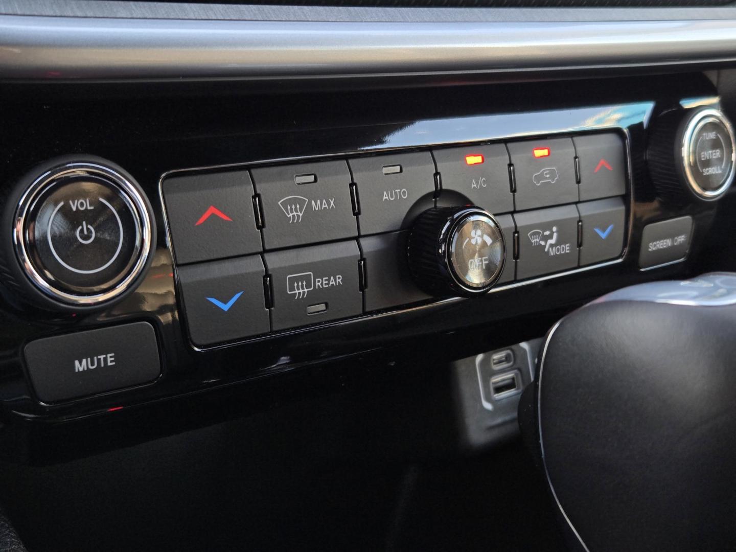 2026 White /Black Jeep Compass Trailhawk (3C4NJDDN7TT) with an 2.0L L4 DOHC 16V TURBO engine, 9A transmission, located at 1842 Wirt Road, Houston, TX, 77055, (713) 973-3903, 29.805330, -95.484787 - Photo#23