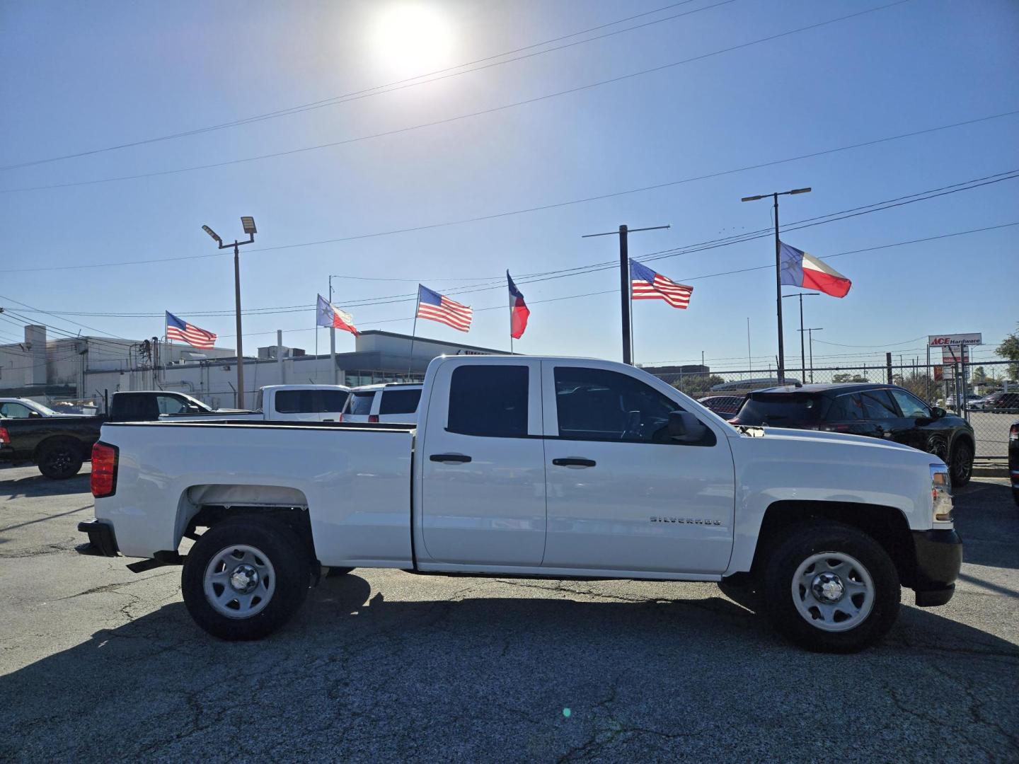 2017 White /Gray Chevrolet Silverado 1500 Work Truck Double Cab 2WD (1GCRCNECXHZ) with an 5.3L V8 OHV 16V engine, 6A transmission, located at 1842 Wirt Road, Houston, TX, 77055, (713) 973-3903, 29.805330, -95.484787 - Photo#5