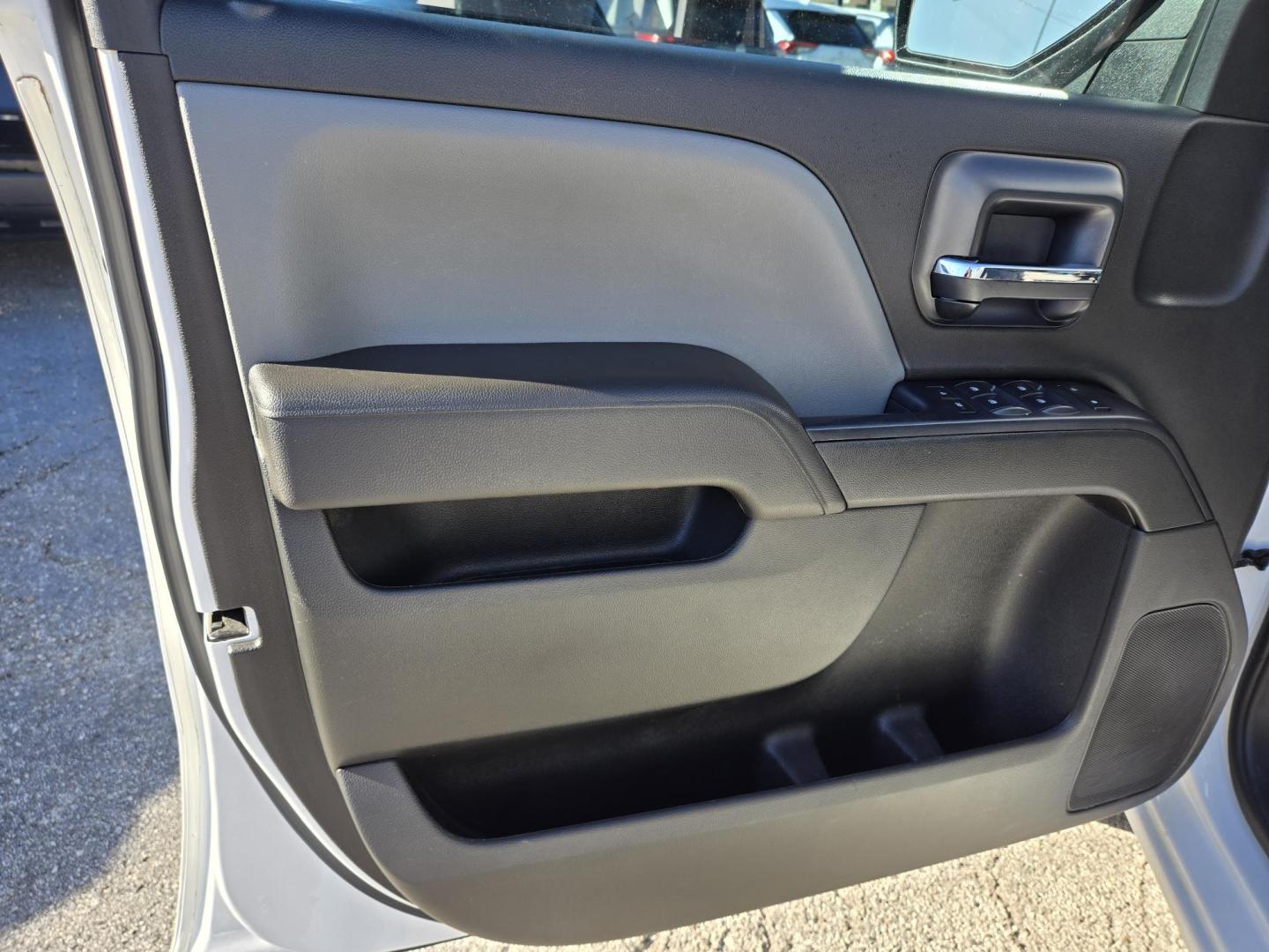 2017 White /Gray Chevrolet Silverado 1500 Work Truck Double Cab 2WD (1GCRCNECXHZ) with an 5.3L V8 OHV 16V engine, 6A transmission, located at 1842 Wirt Road, Houston, TX, 77055, (713) 973-3903, 29.805330, -95.484787 - Photo#9