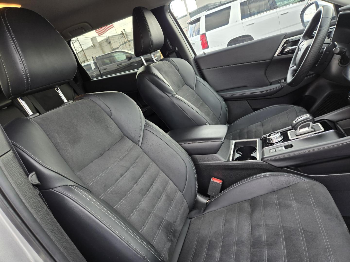 2024 Silver /Black Mitsubishi Outlander SE 2WD (JA4J3VA86RZ) with an 2.4L L4 DOHC 16V engine, CVT transmission, located at 1842 Wirt Road, Houston, TX, 77055, (713) 973-3903, 29.805330, -95.484787 - Photo#13