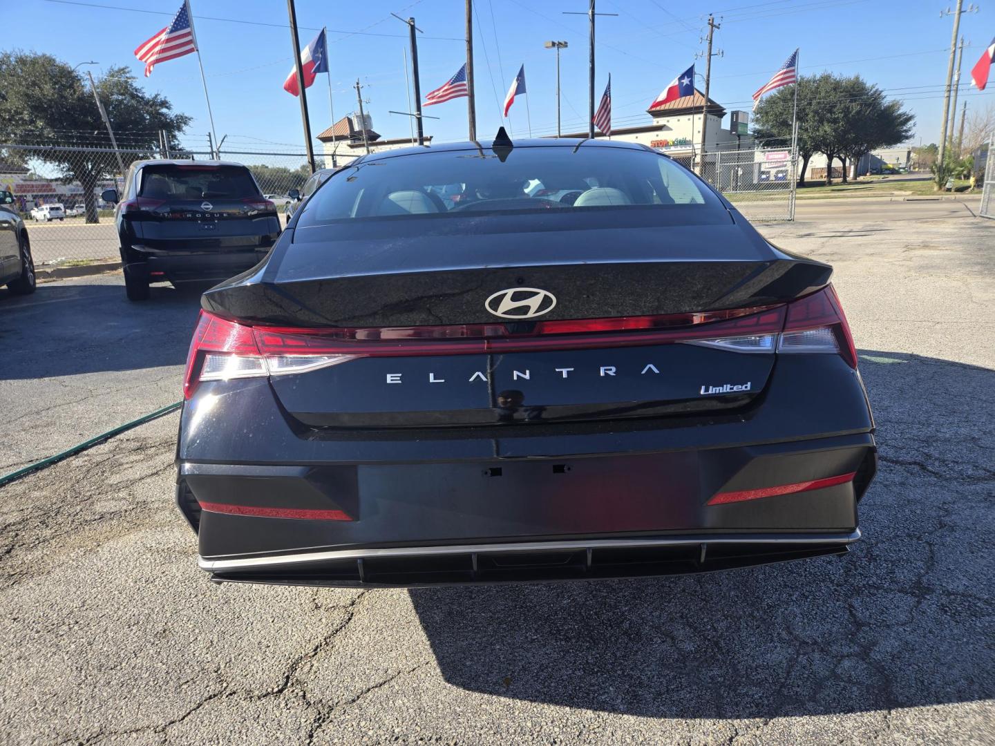 2025 Black /BEIGE Hyundai Elantra Limited (KMHLP4DG1SU) with an 2.0L L4 DOHC 16V engine, 6A transmission, located at 1842 Wirt Road, Houston, TX, 77055, (713) 973-3903, 29.805330, -95.484787 - Photo#4