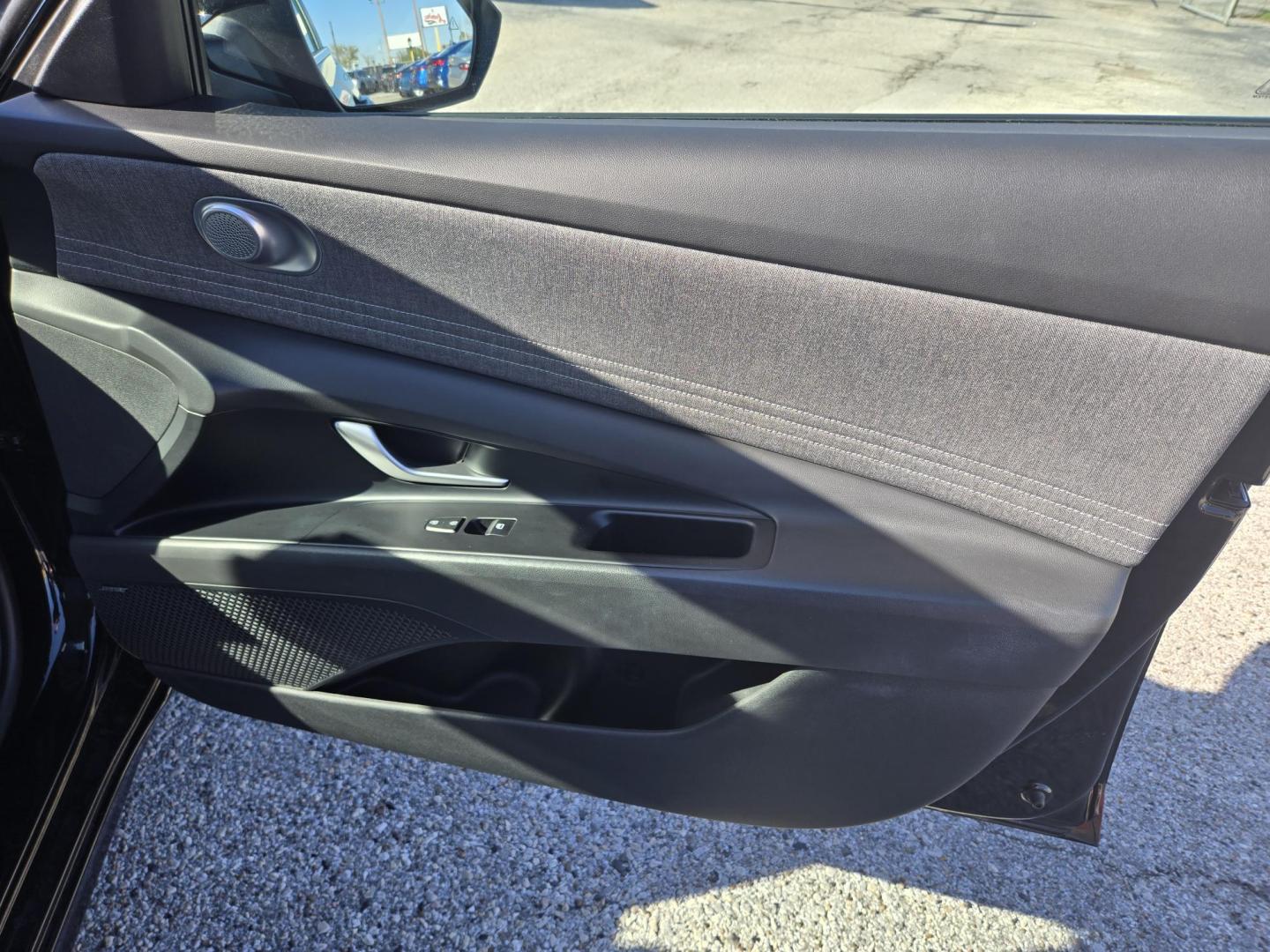 2025 Black /BEIGE Hyundai Elantra Limited (KMHLP4DG1SU) with an 2.0L L4 DOHC 16V engine, 6A transmission, located at 1842 Wirt Road, Houston, TX, 77055, (713) 973-3903, 29.805330, -95.484787 - Photo#14