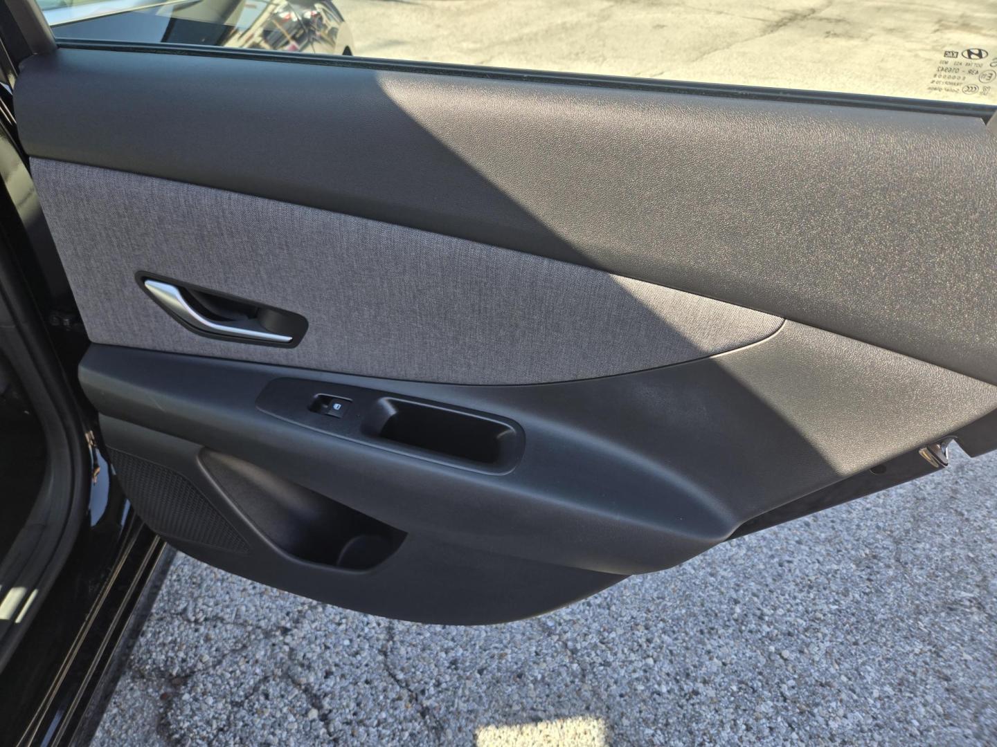 2025 Black /BEIGE Hyundai Elantra Limited (KMHLP4DG1SU) with an 2.0L L4 DOHC 16V engine, 6A transmission, located at 1842 Wirt Road, Houston, TX, 77055, (713) 973-3903, 29.805330, -95.484787 - Photo#16