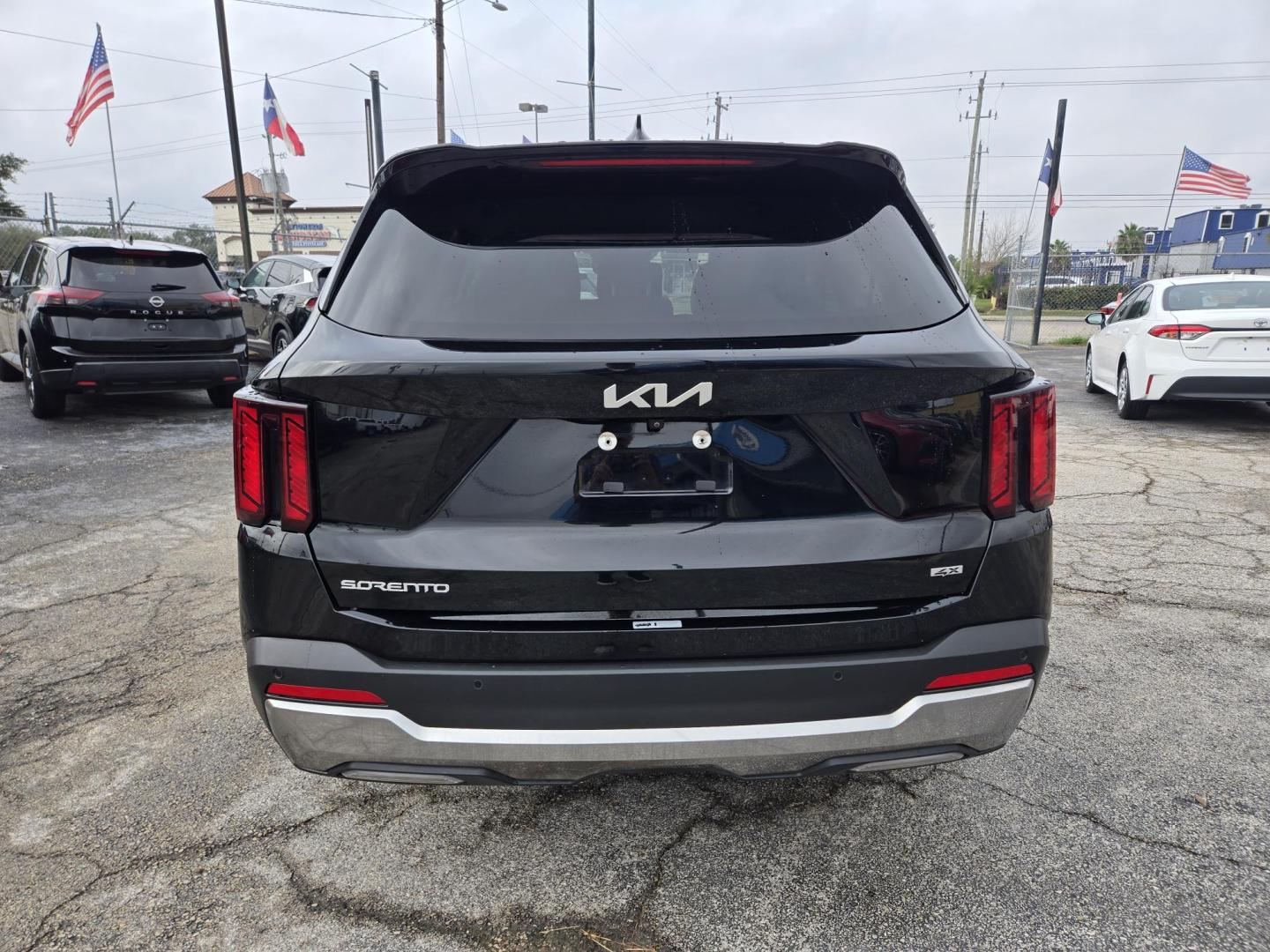 2024 Black /Black Kia Sorento S AWD (5XYRLDJC7RG) with an 2.5L L4 DOHC 16V engine, 6A transmission, located at 1842 Wirt Road, Houston, TX, 77055, (713) 973-3903, 29.805330, -95.484787 - Photo#3