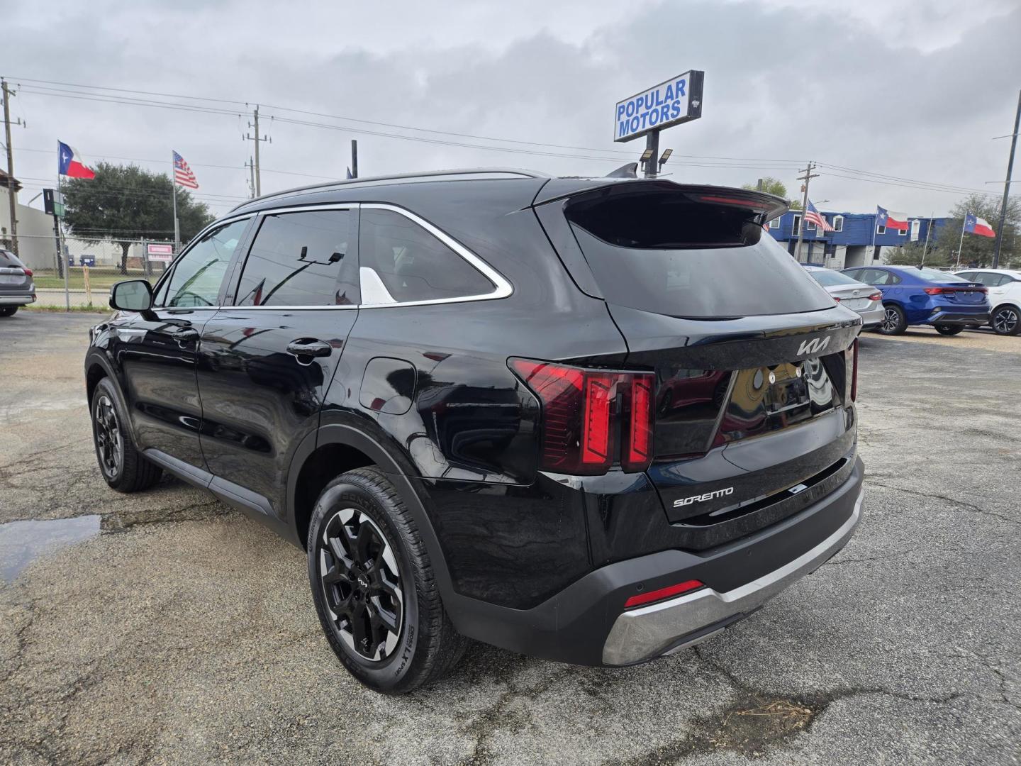 2024 Black /Black Kia Sorento S AWD (5XYRLDJC7RG) with an 2.5L L4 DOHC 16V engine, 6A transmission, located at 1842 Wirt Road, Houston, TX, 77055, (713) 973-3903, 29.805330, -95.484787 - Photo#2