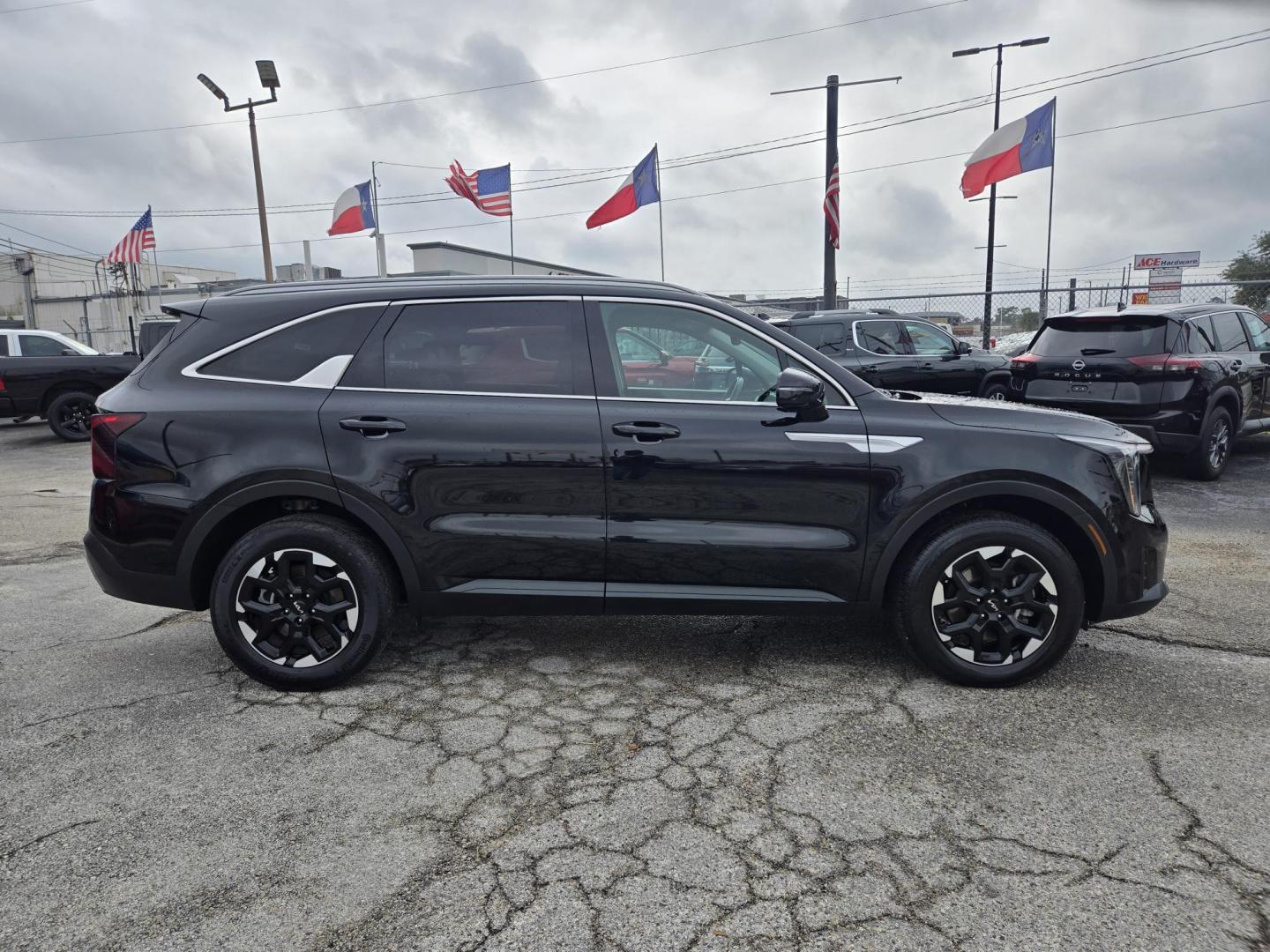 2024 Black /Black Kia Sorento S AWD (5XYRLDJC7RG) with an 2.5L L4 DOHC 16V engine, 6A transmission, located at 1842 Wirt Road, Houston, TX, 77055, (713) 973-3903, 29.805330, -95.484787 - Photo#5