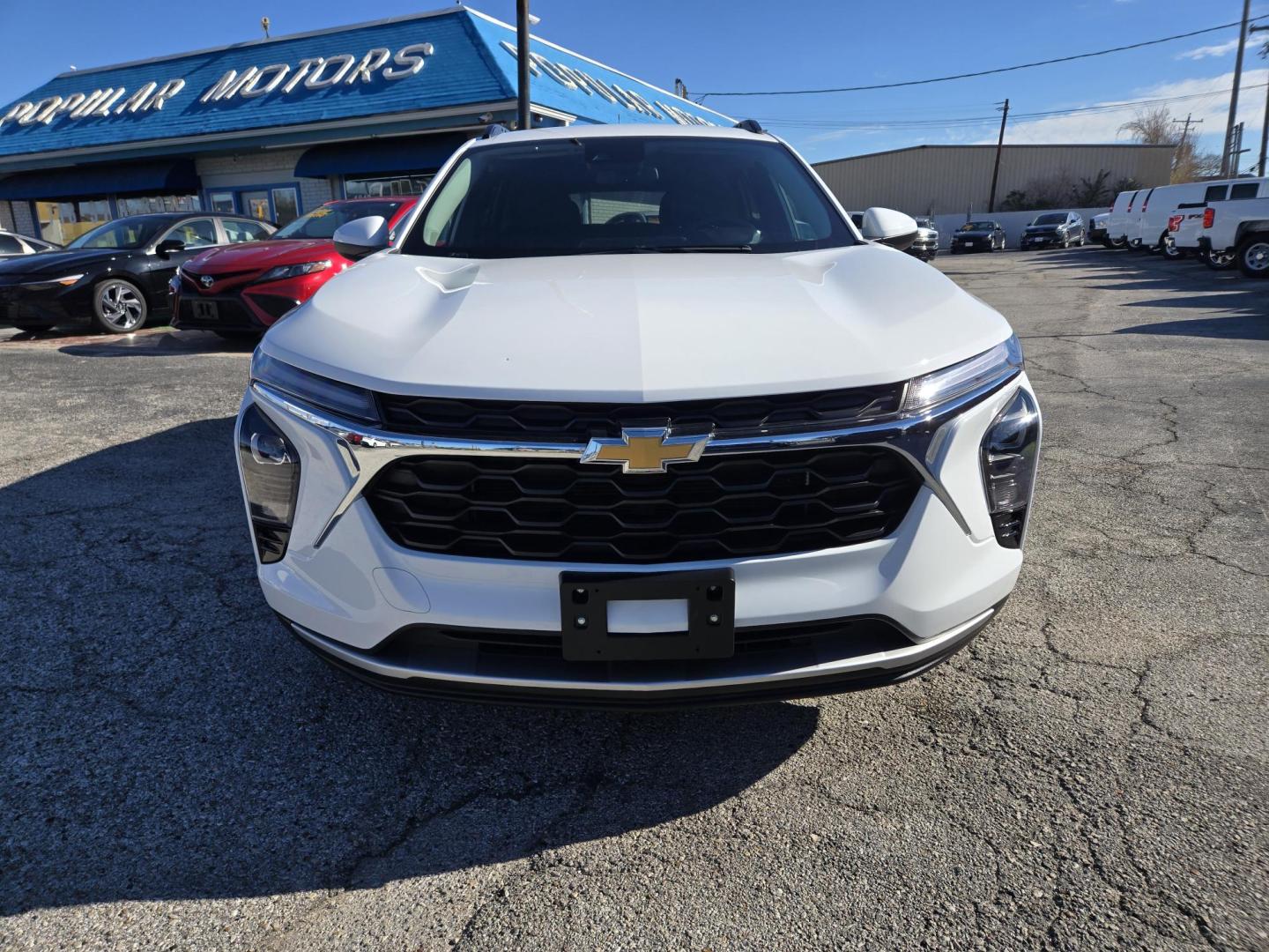 2025 White /Black Chevrolet Trax LT (KL77LHEP9SC) with an 1.2L L3 TURBO engine, 6A transmission, located at 1842 Wirt Road, Houston, TX, 77055, (713) 973-3903, 29.805330, -95.484787 - Photo#7