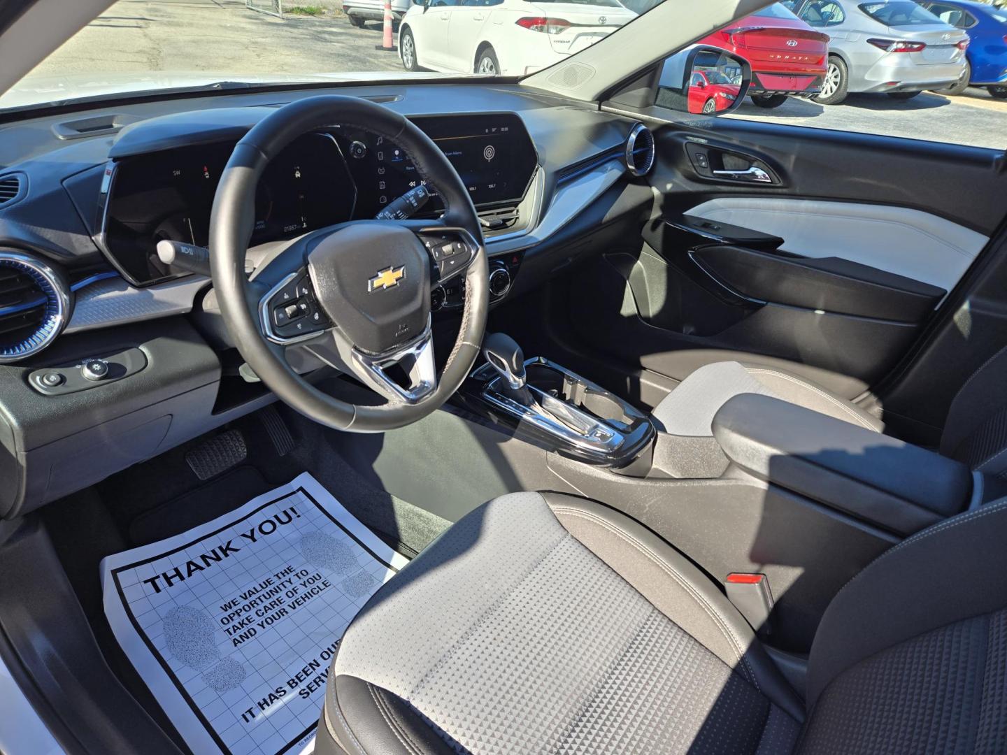 2025 White /Black Chevrolet Trax LT (KL77LHEP9SC) with an 1.2L L3 TURBO engine, 6A transmission, located at 1842 Wirt Road, Houston, TX, 77055, (713) 973-3903, 29.805330, -95.484787 - Photo#8