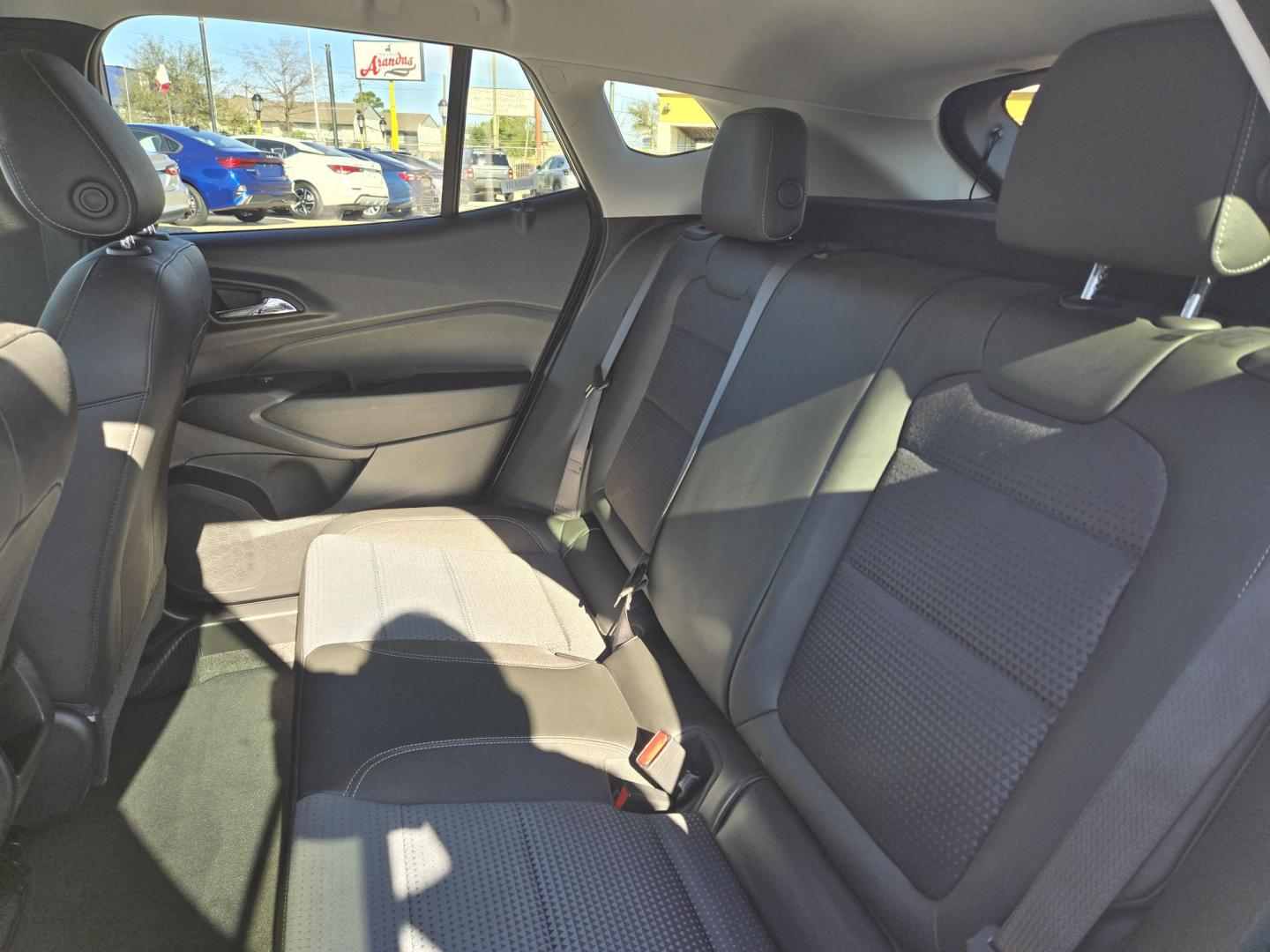 2025 White /Black Chevrolet Trax LT (KL77LHEP9SC) with an 1.2L L3 TURBO engine, 6A transmission, located at 1842 Wirt Road, Houston, TX, 77055, (713) 973-3903, 29.805330, -95.484787 - Photo#10