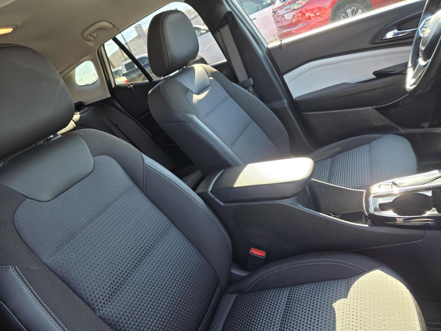 2025 White /Black Chevrolet Trax LT (KL77LHEP9SC) with an 1.2L L3 TURBO engine, 6A transmission, located at 1842 Wirt Road, Houston, TX, 77055, (713) 973-3903, 29.805330, -95.484787 - Photo#12