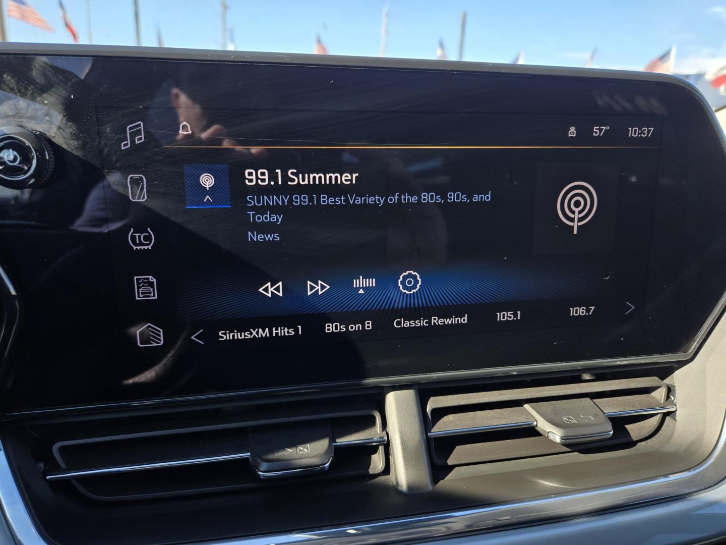 2025 White /Black Chevrolet Trax LT (KL77LHEP9SC) with an 1.2L L3 TURBO engine, 6A transmission, located at 1842 Wirt Road, Houston, TX, 77055, (713) 973-3903, 29.805330, -95.484787 - Photo#20