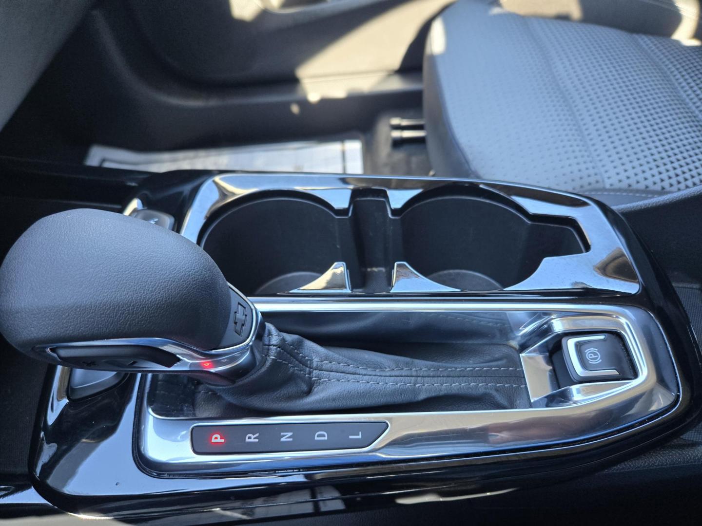 2025 White /Black Chevrolet Trax LT (KL77LHEP9SC) with an 1.2L L3 TURBO engine, 6A transmission, located at 1842 Wirt Road, Houston, TX, 77055, (713) 973-3903, 29.805330, -95.484787 - Photo#22