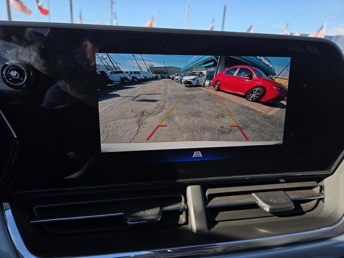 2025 White /Black Chevrolet Trax LT (KL77LHEP9SC) with an 1.2L L3 TURBO engine, 6A transmission, located at 1842 Wirt Road, Houston, TX, 77055, (713) 973-3903, 29.805330, -95.484787 - Photo#21