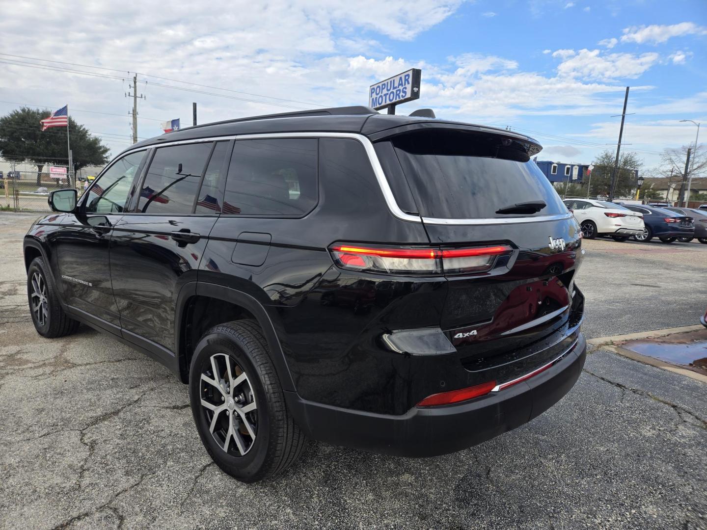 2024 Black /Black Jeep Grand Cherokee L Limited 4WD (1C4RJKBG9R8) with an 3.6L V6 DOHC 24V engine, 8A transmission, located at 1842 Wirt Road, Houston, TX, 77055, (713) 973-3903, 29.805330, -95.484787 - Photo#2