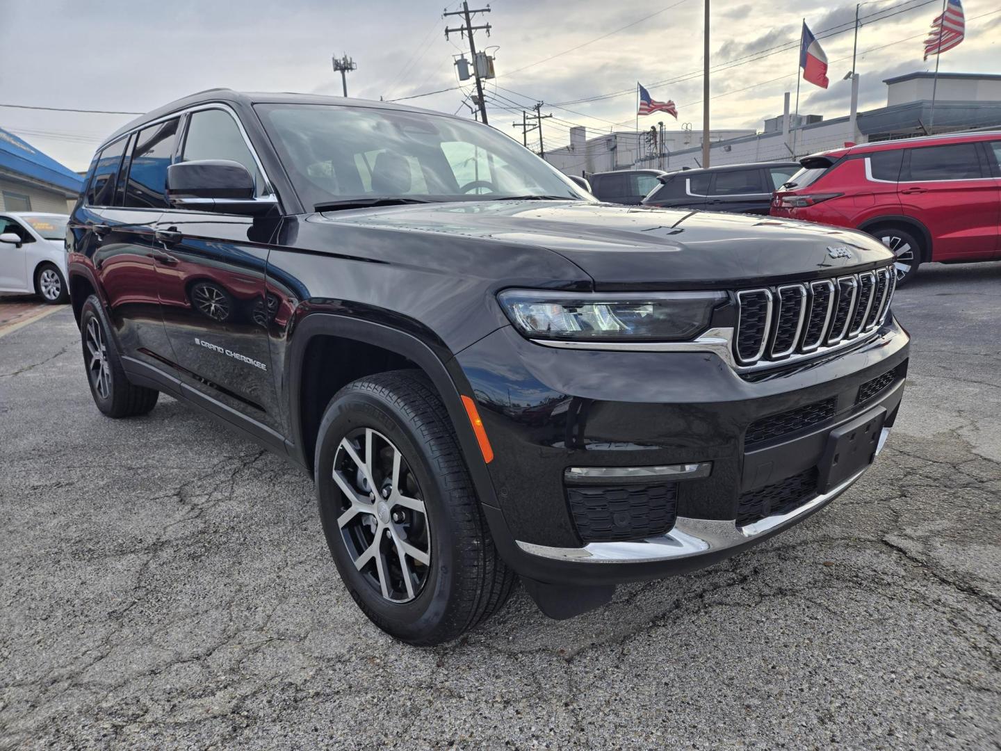 2024 Black /Black Jeep Grand Cherokee L Limited 4WD (1C4RJKBG9R8) with an 3.6L V6 DOHC 24V engine, 8A transmission, located at 1842 Wirt Road, Houston, TX, 77055, (713) 973-3903, 29.805330, -95.484787 - Photo#6