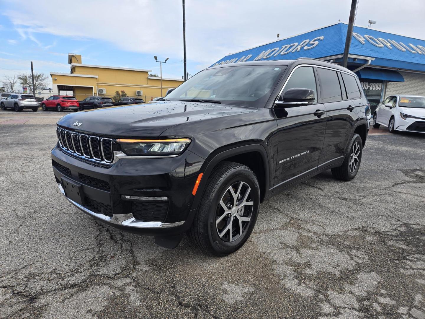 2024 Black /Black Jeep Grand Cherokee L Limited 4WD (1C4RJKBG9R8) with an 3.6L V6 DOHC 24V engine, 8A transmission, located at 1842 Wirt Road, Houston, TX, 77055, (713) 973-3903, 29.805330, -95.484787 - Photo#0