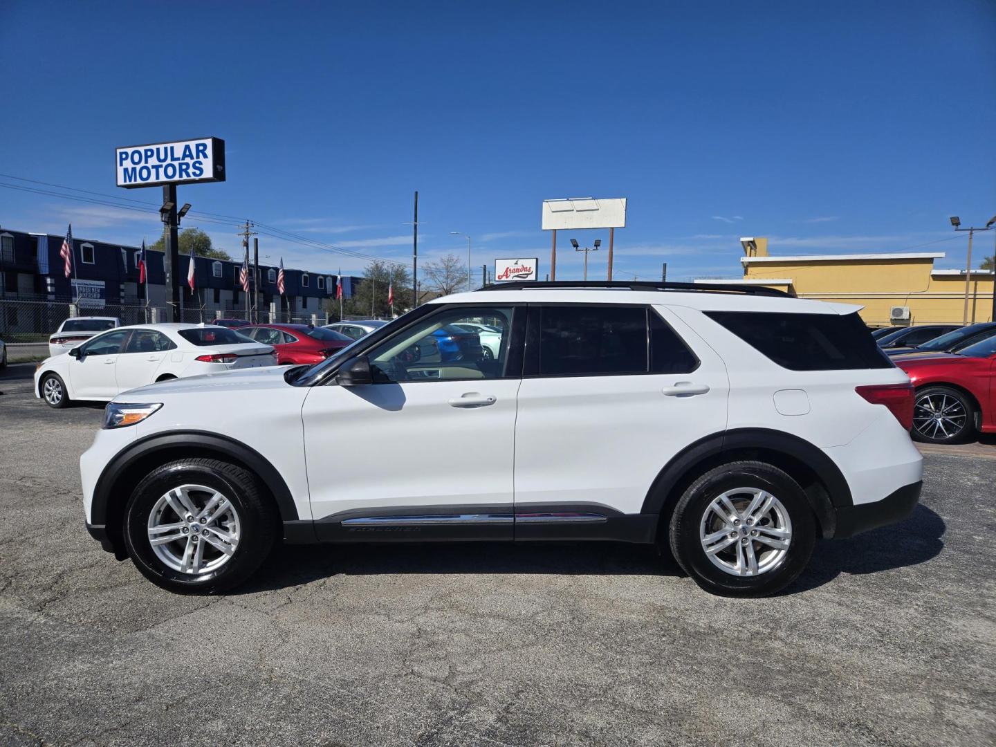 2023 White /Tan Ford Explorer XLT (1FMSK7DH9PG) with an 2.3L L4 DOHC 16V engine, 10A transmission, located at 1842 Wirt Road, Houston, TX, 77055, (713) 973-3903, 29.805330, -95.484787 - Photo#1