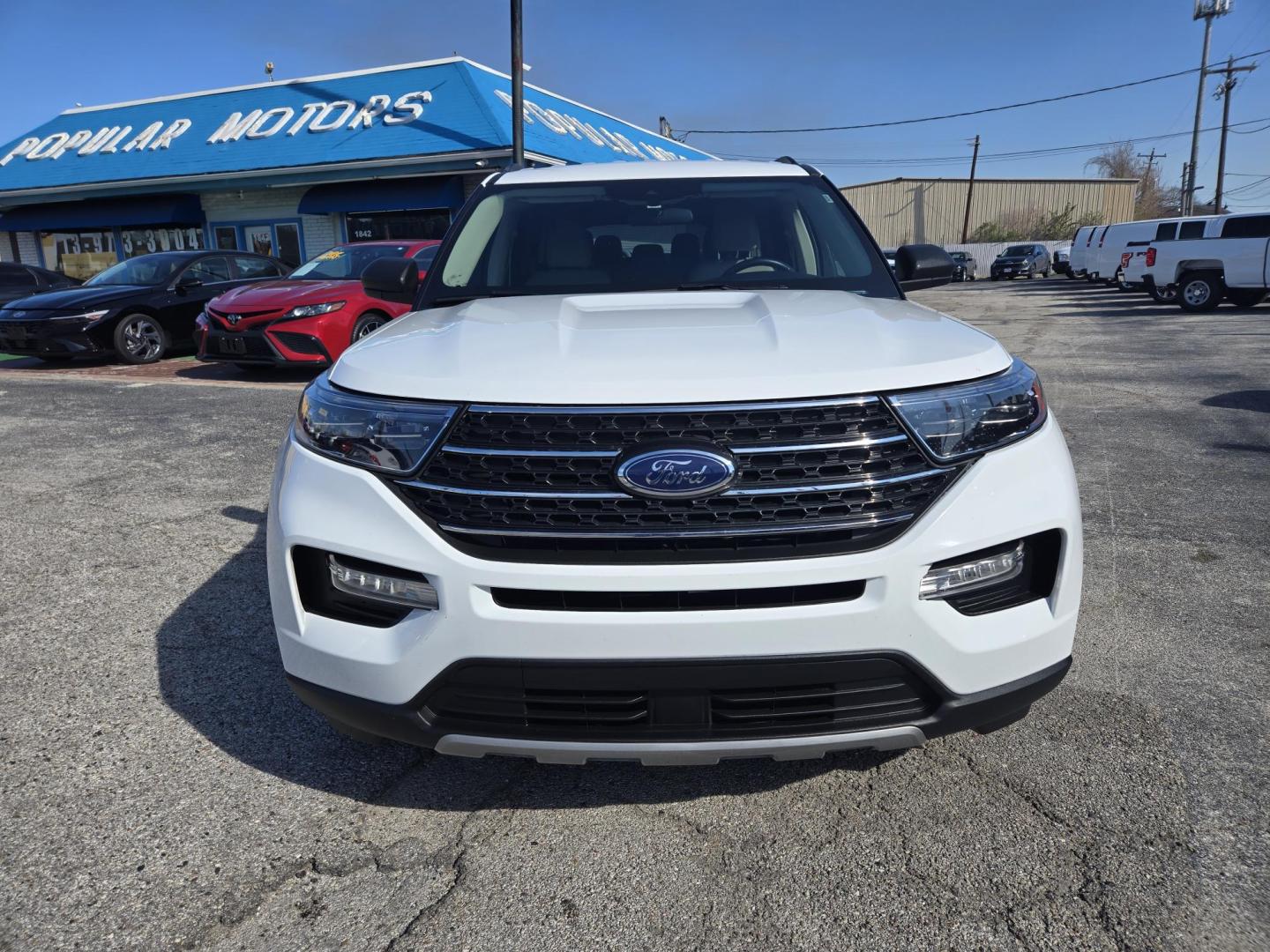 2023 White /Tan Ford Explorer XLT (1FMSK7DH9PG) with an 2.3L L4 DOHC 16V engine, 10A transmission, located at 1842 Wirt Road, Houston, TX, 77055, (713) 973-3903, 29.805330, -95.484787 - Photo#7